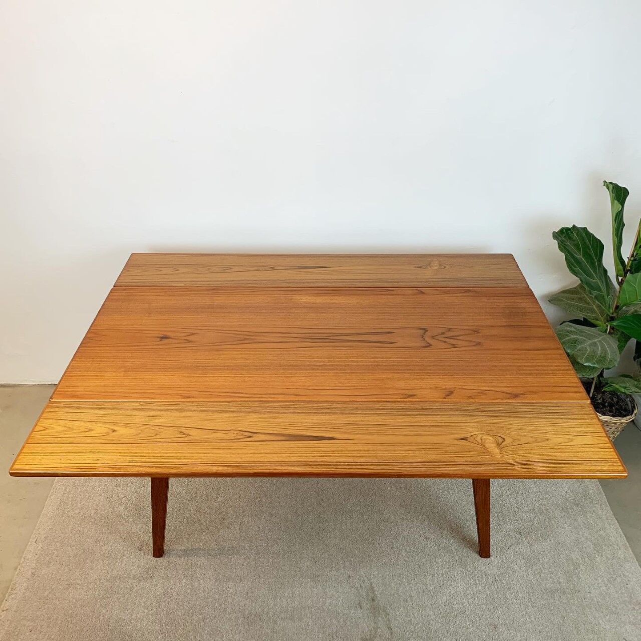 Teak lift-up coffee table