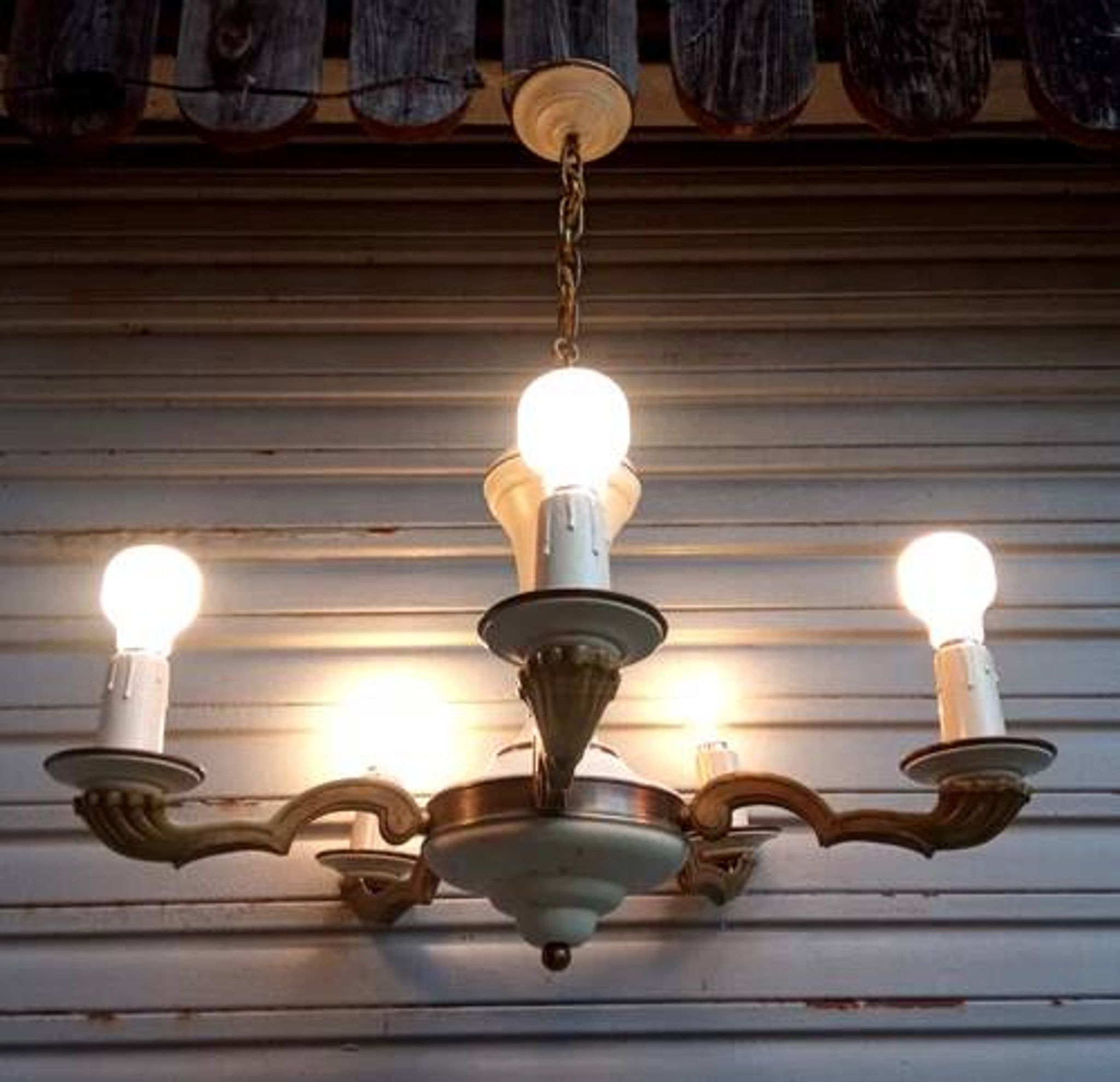 Rare chandelier with 5 lights in bronze and lacquered brass - Circa 1940 - in working condition.