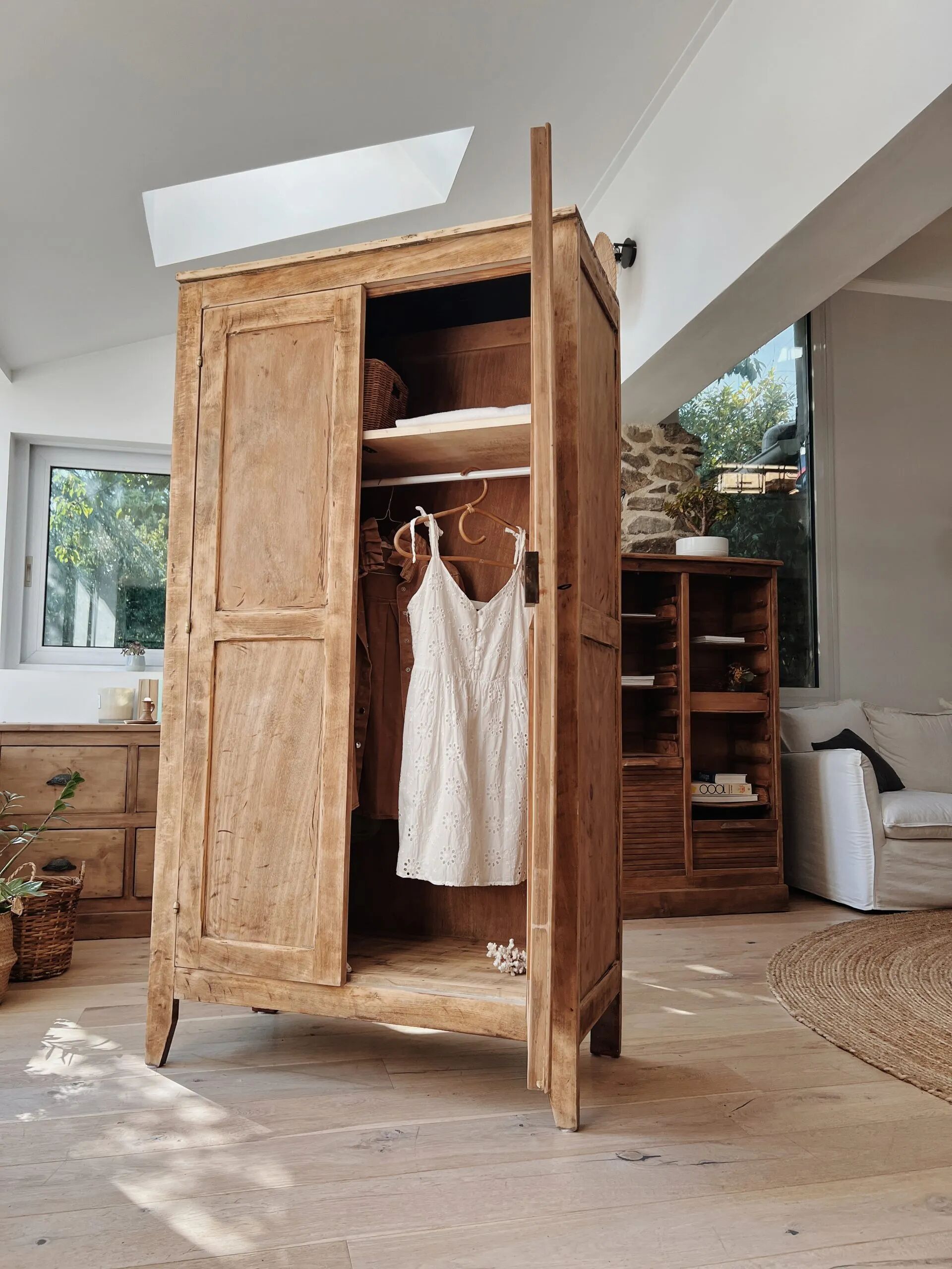 Parisian wardrobe in beech wood