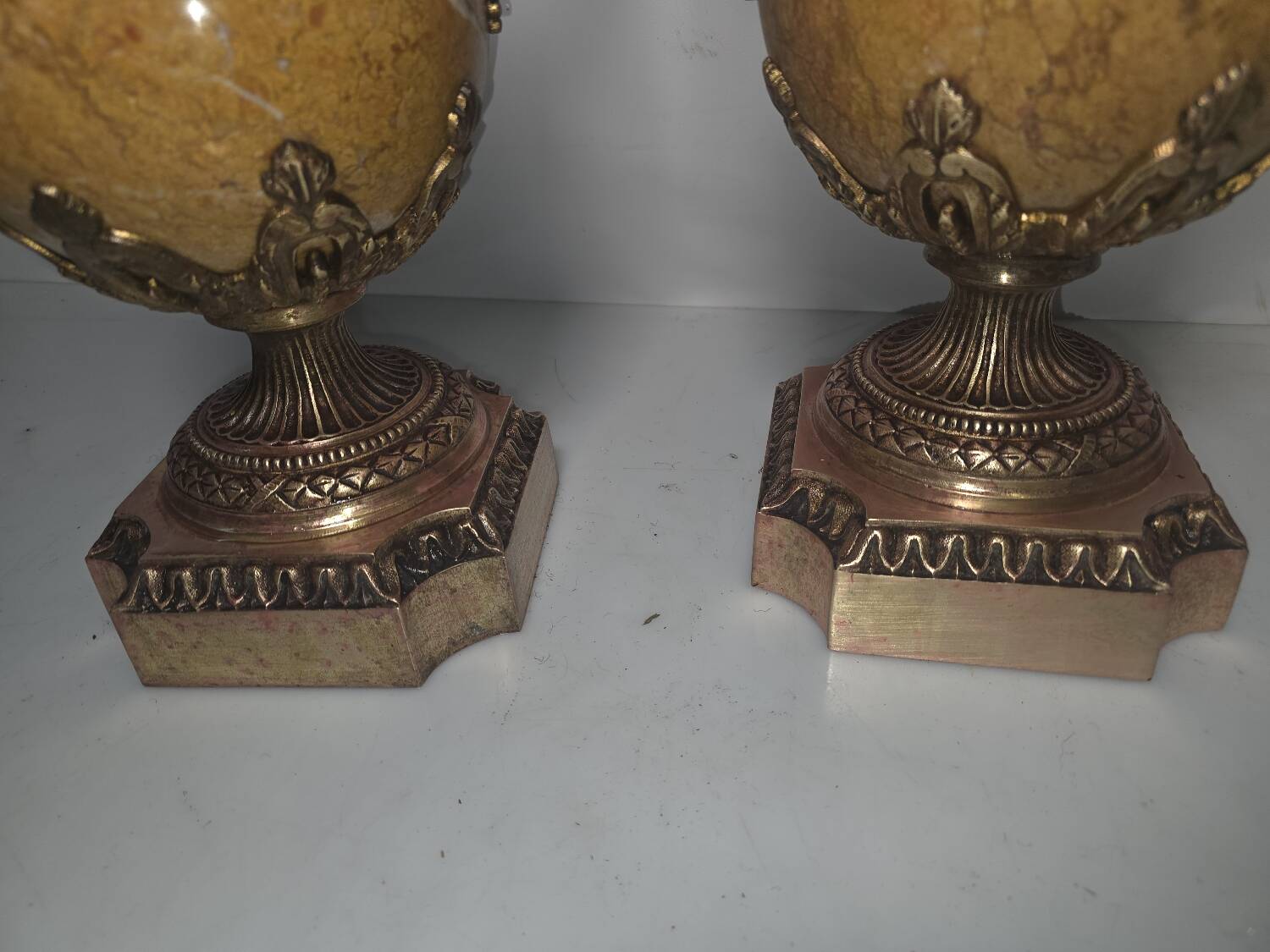 Pair of 19th Century Napoléon III Cassolettes in marble and bronze.