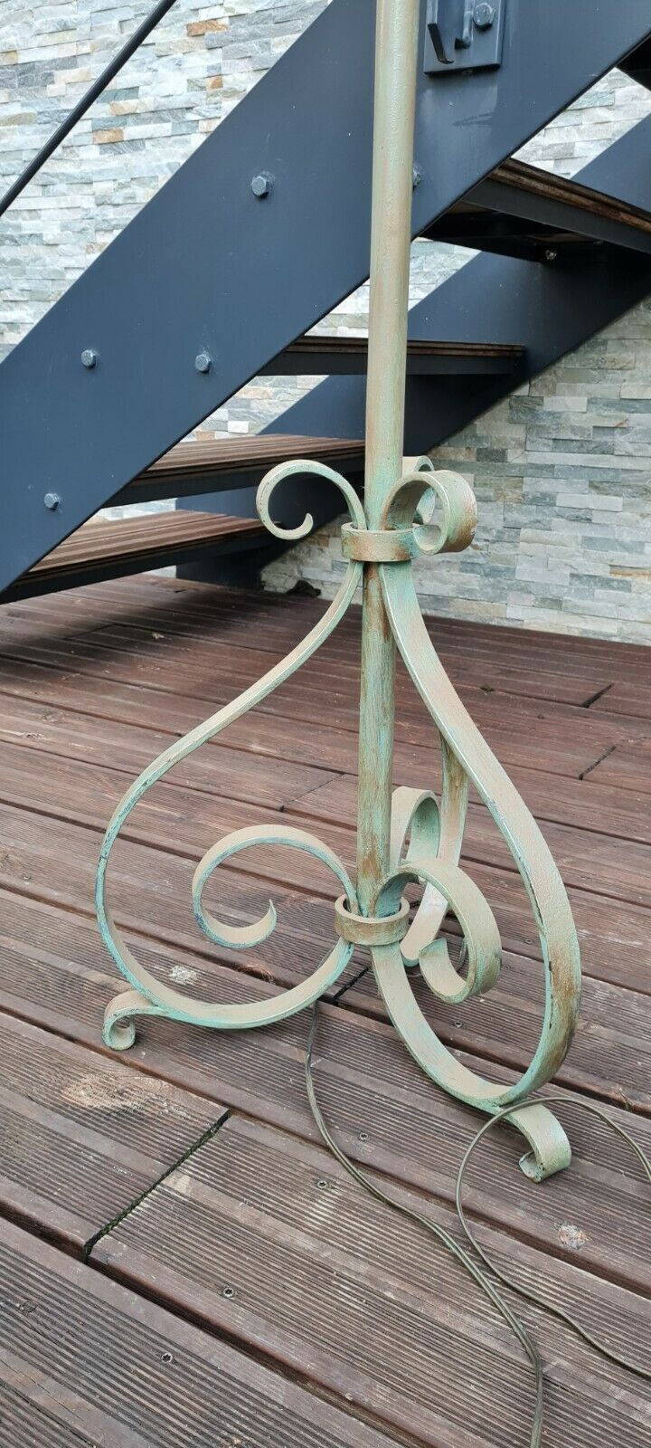 Lampadaire en fer forgé champêtre