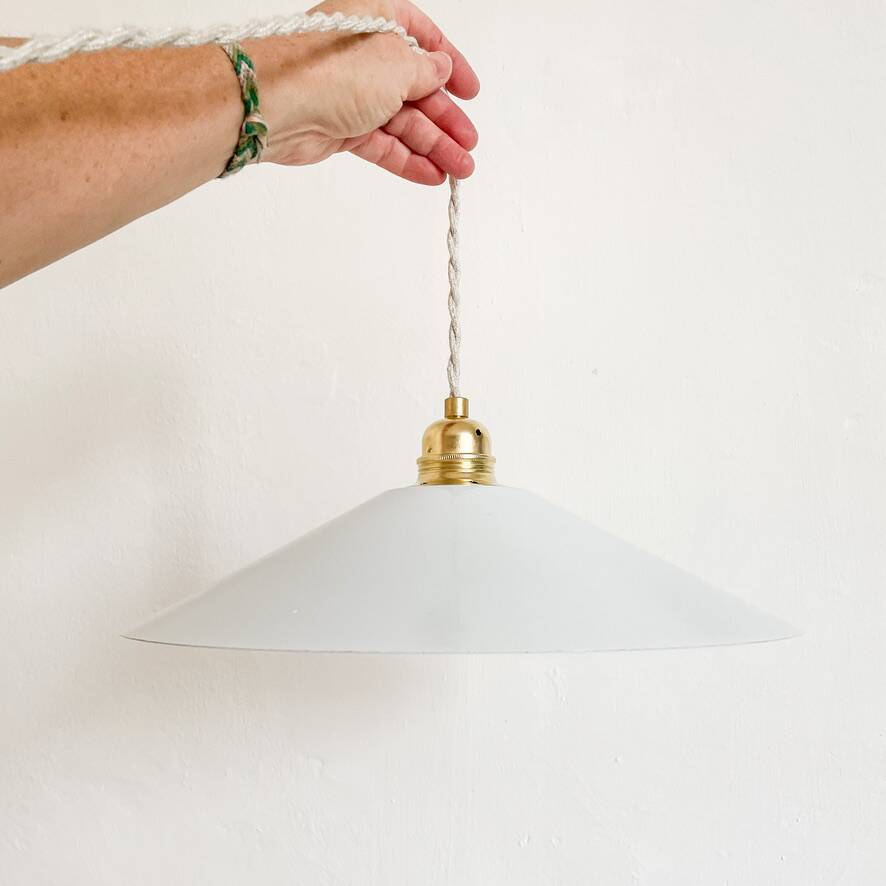Suspension blanche en tôle émaillée