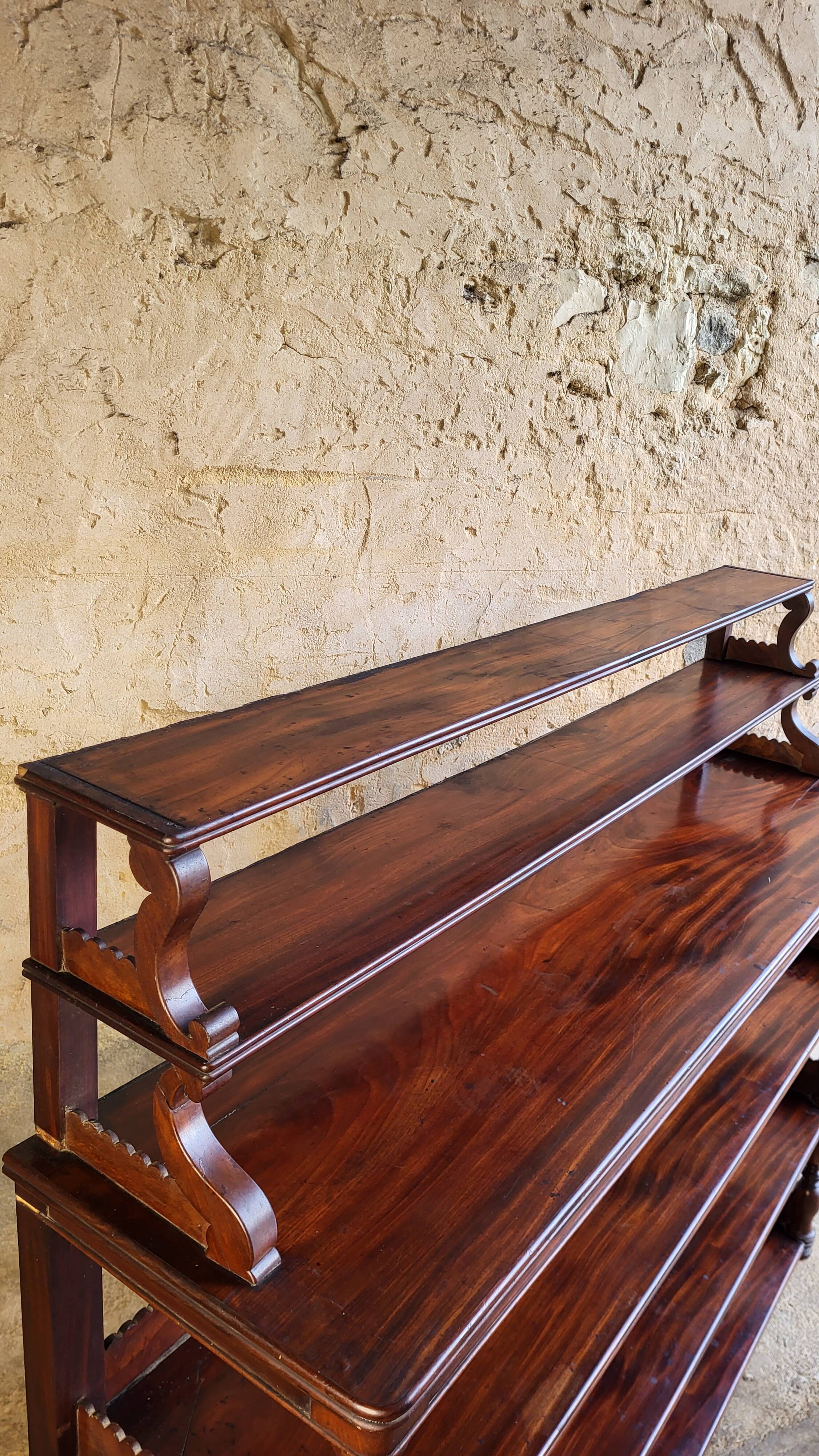 Etagère d'applique en acajou