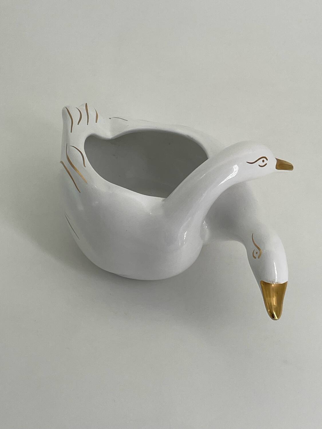 Cache pot two swans in vintage white and gold porcelain