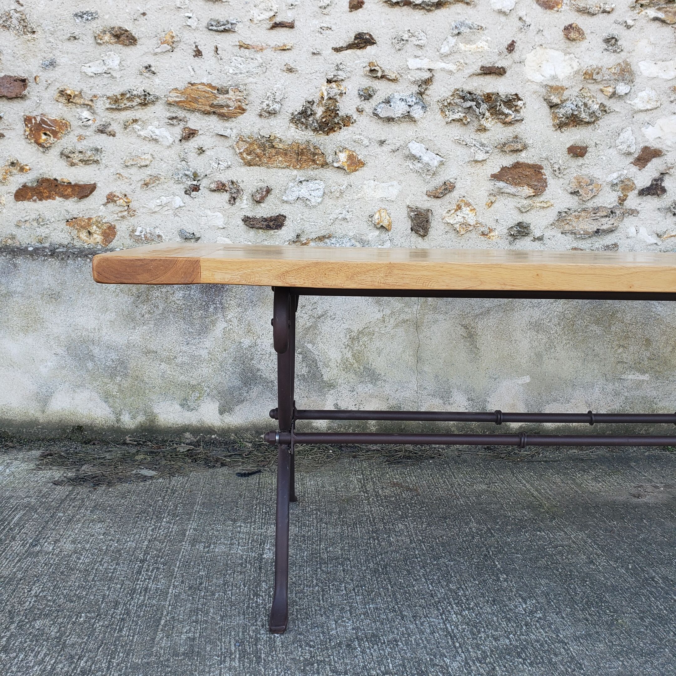 Bistro table in solid elm