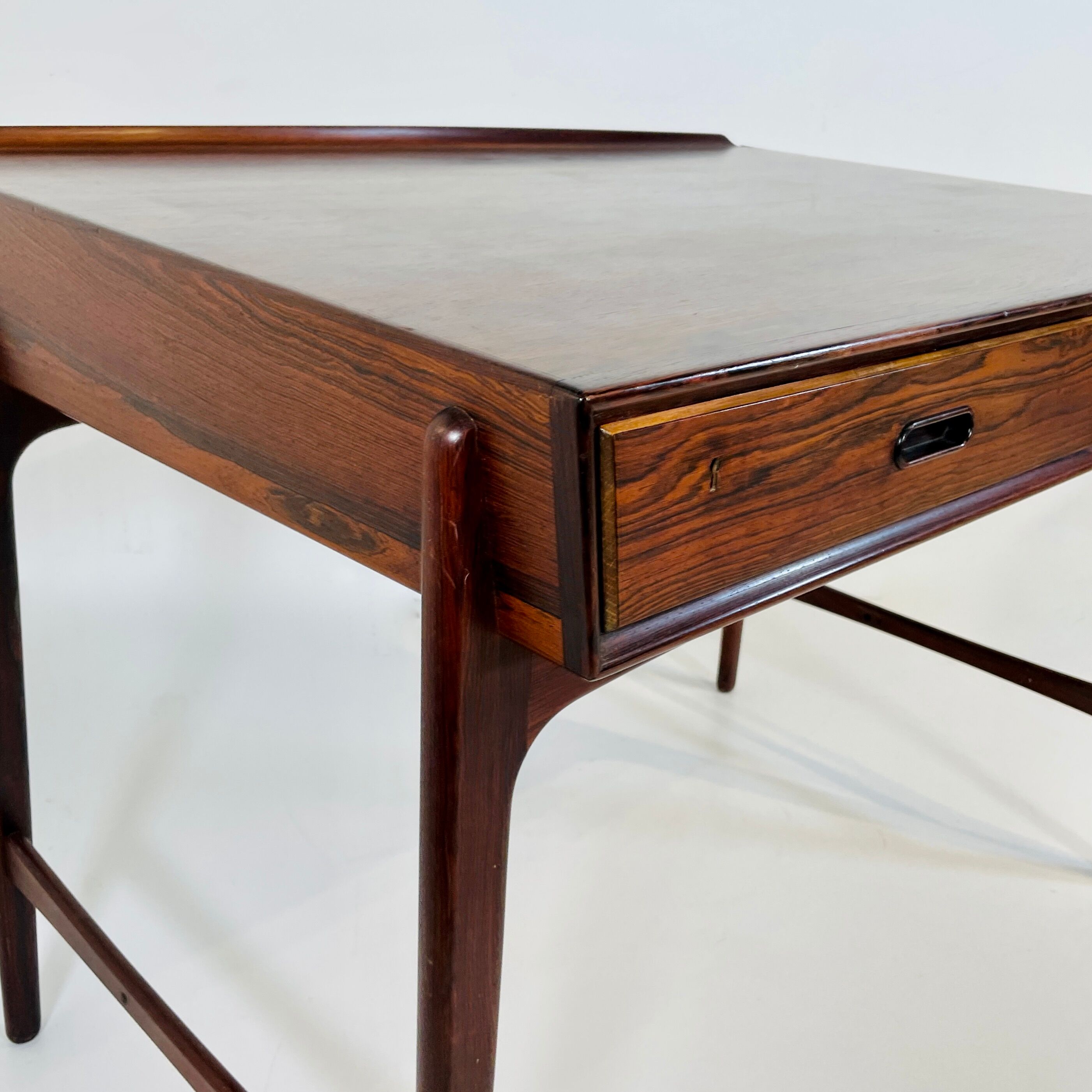 Bureau en bois de Svend Aage Madsen, Danemark années 1960s.