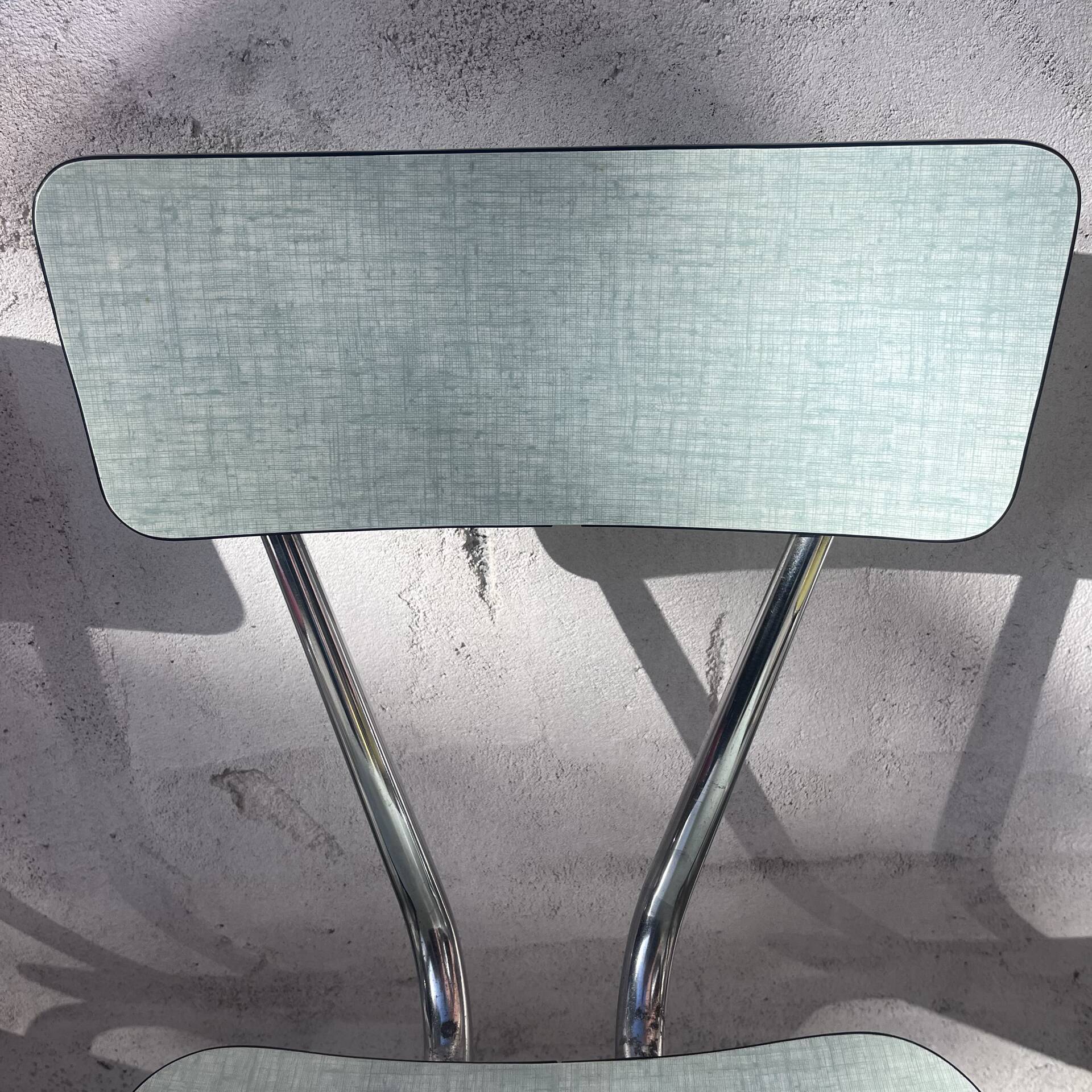 4 chaises en formica