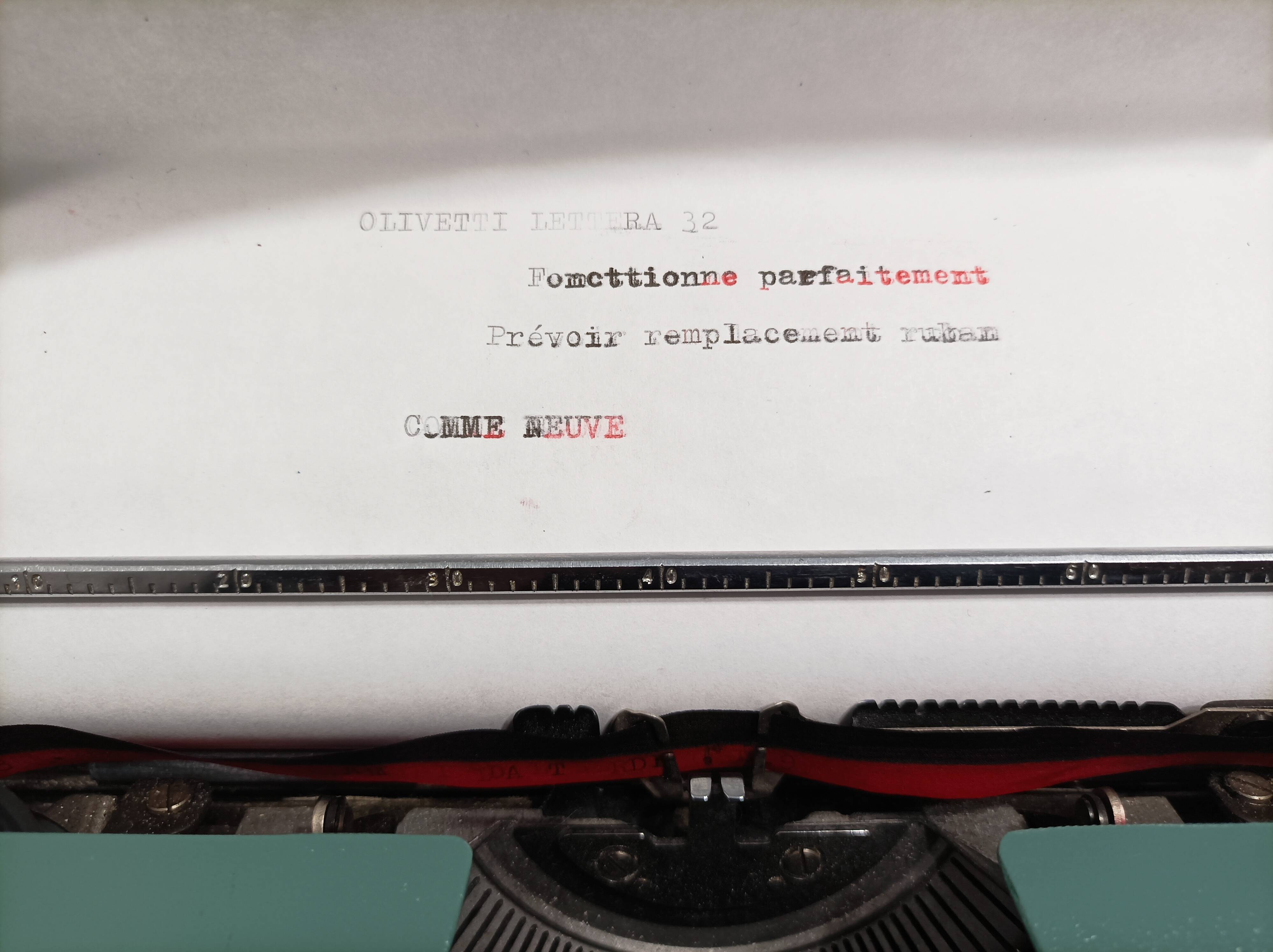 Olivetti lettera 32 green typewriting machine 1960s like new