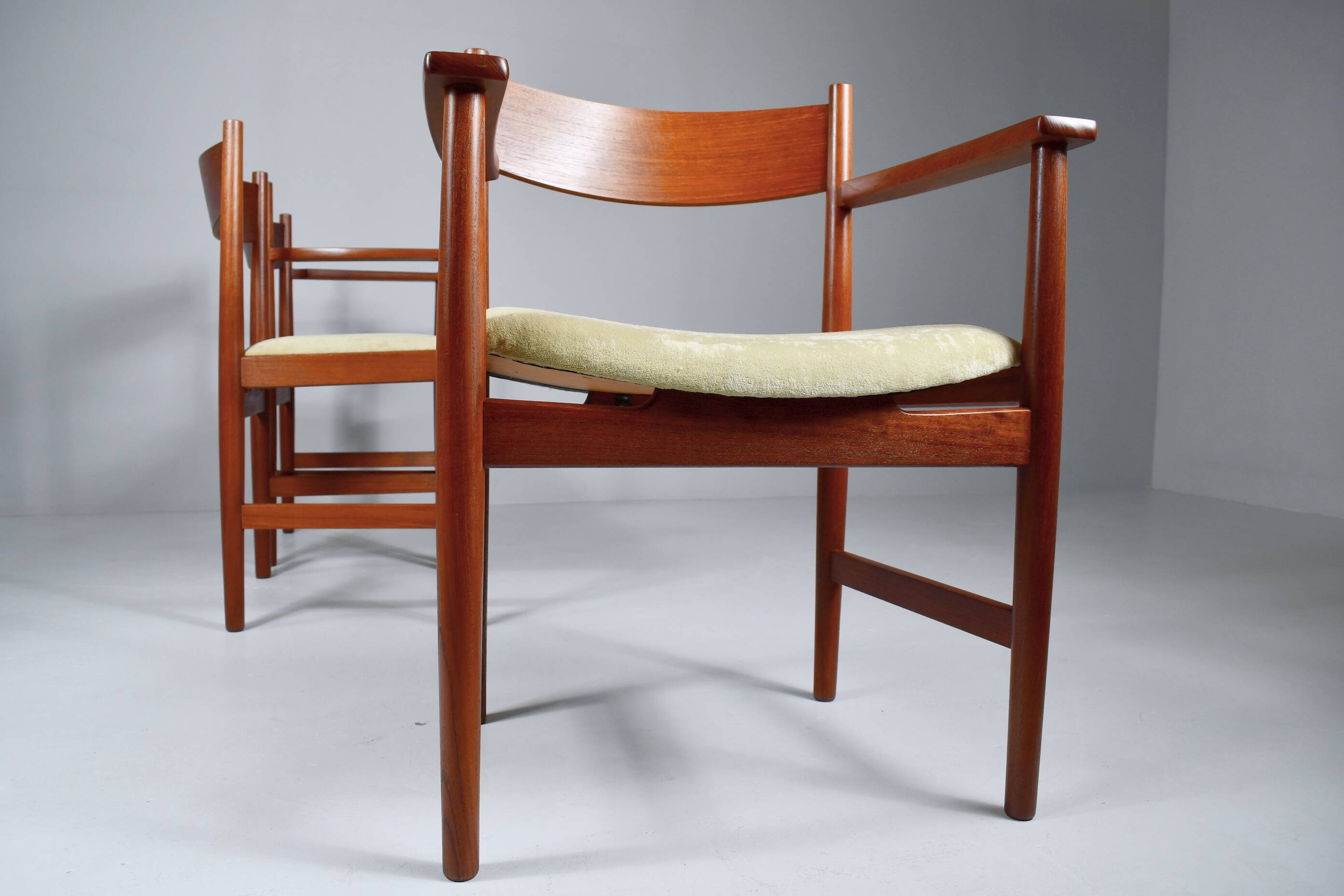 Hans Wegner dining chairs x4. Carl Hansen, Denmark. 1962