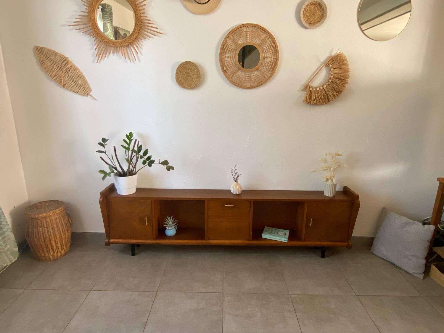 Vintage low oak sideboard (shallow)