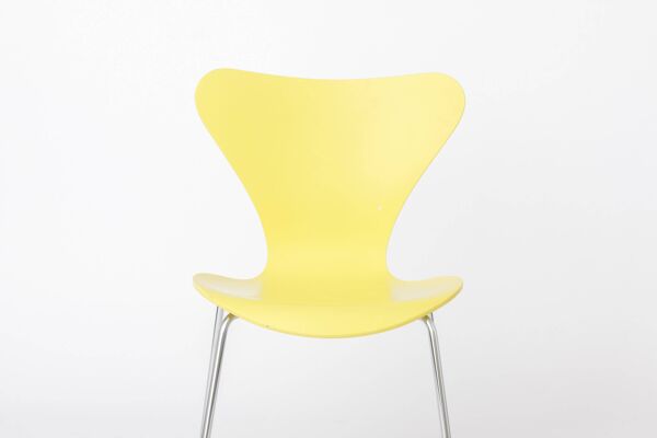 Chaise Arne Jacobsen Series 7 Modèle 3107   Chaise jaune Fritz Hansen années 1990