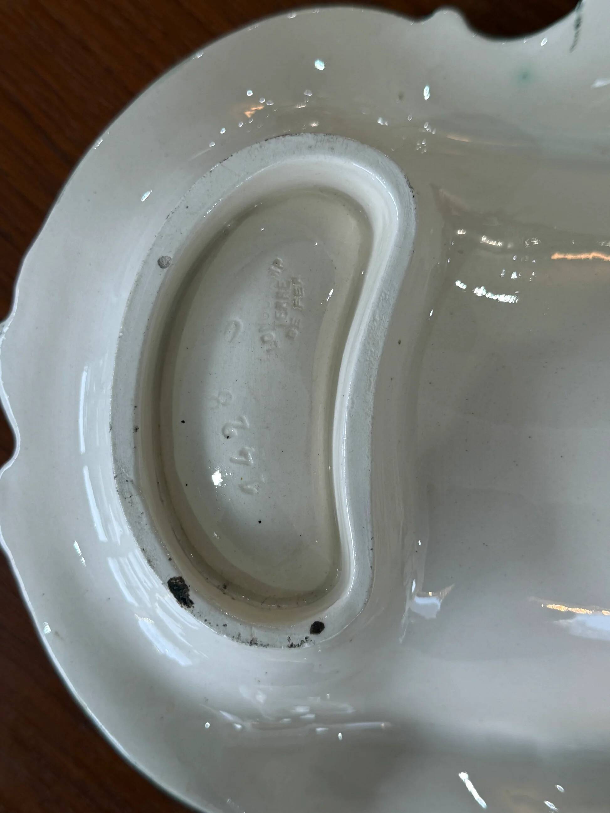 Old Longchamps plate Terre de Fer – Model 1428 – Floral decoration & asparagus in relief – 39 x 23 cm