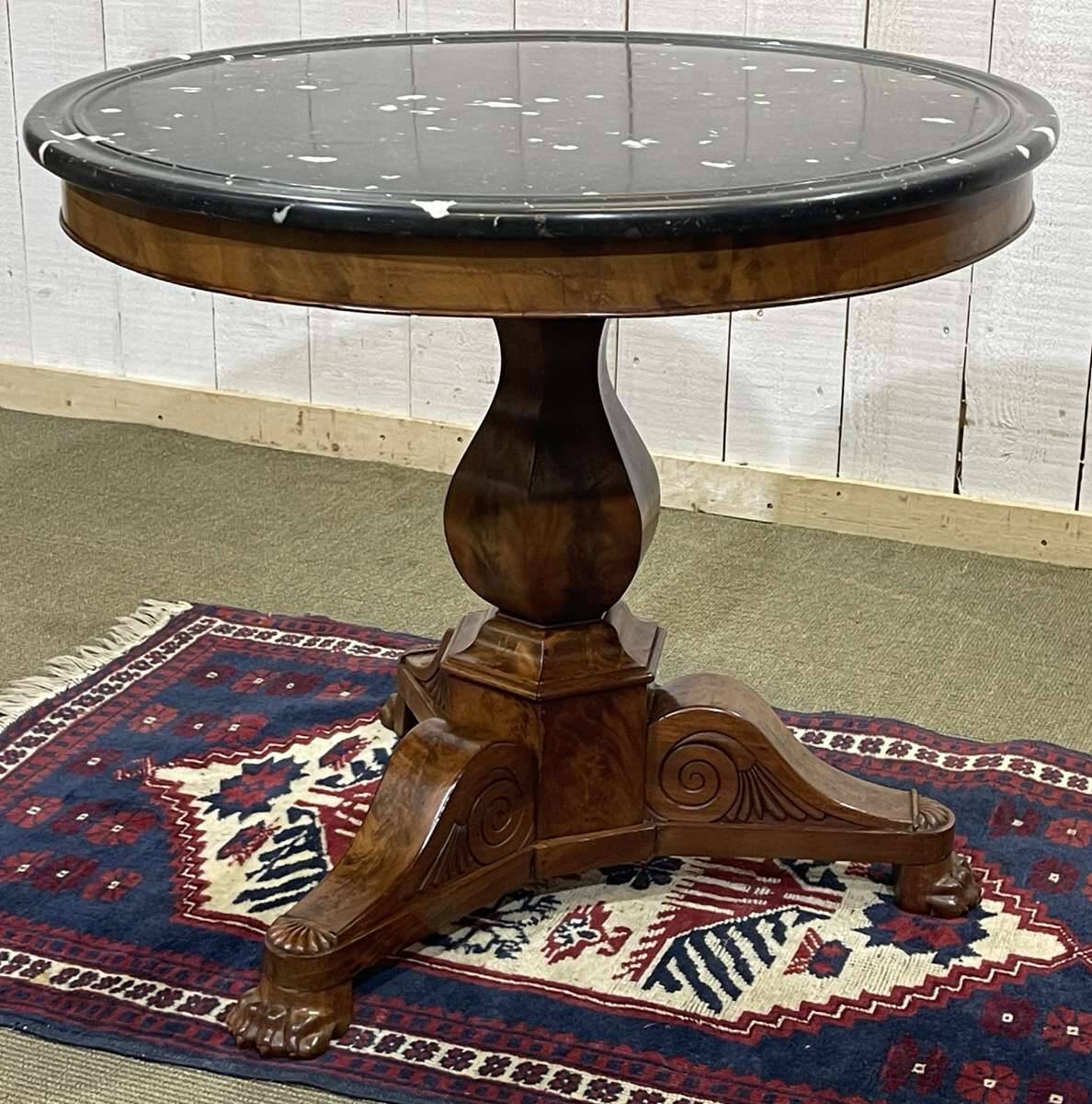 Restoration gueridon in mahogany with a black marble top (re-glued marble)