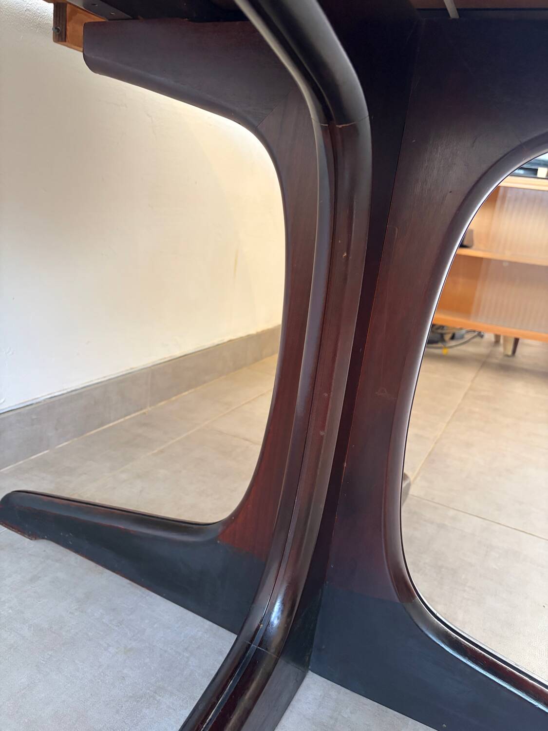 Vintage extendable Baumann round table