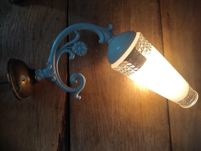 Applique métal bleu pâle tulipe verre pointe diamant