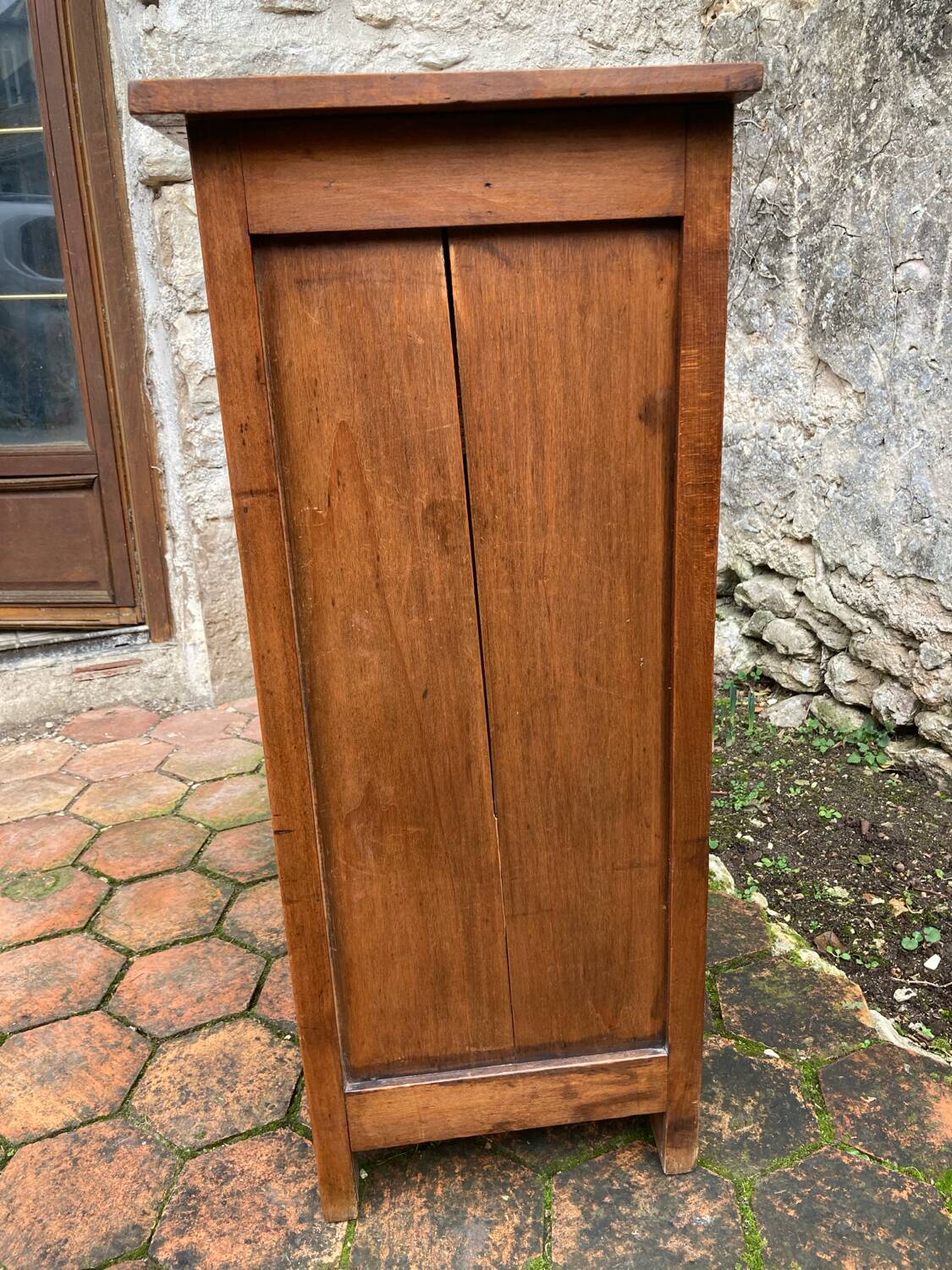 Antique chest of drawers