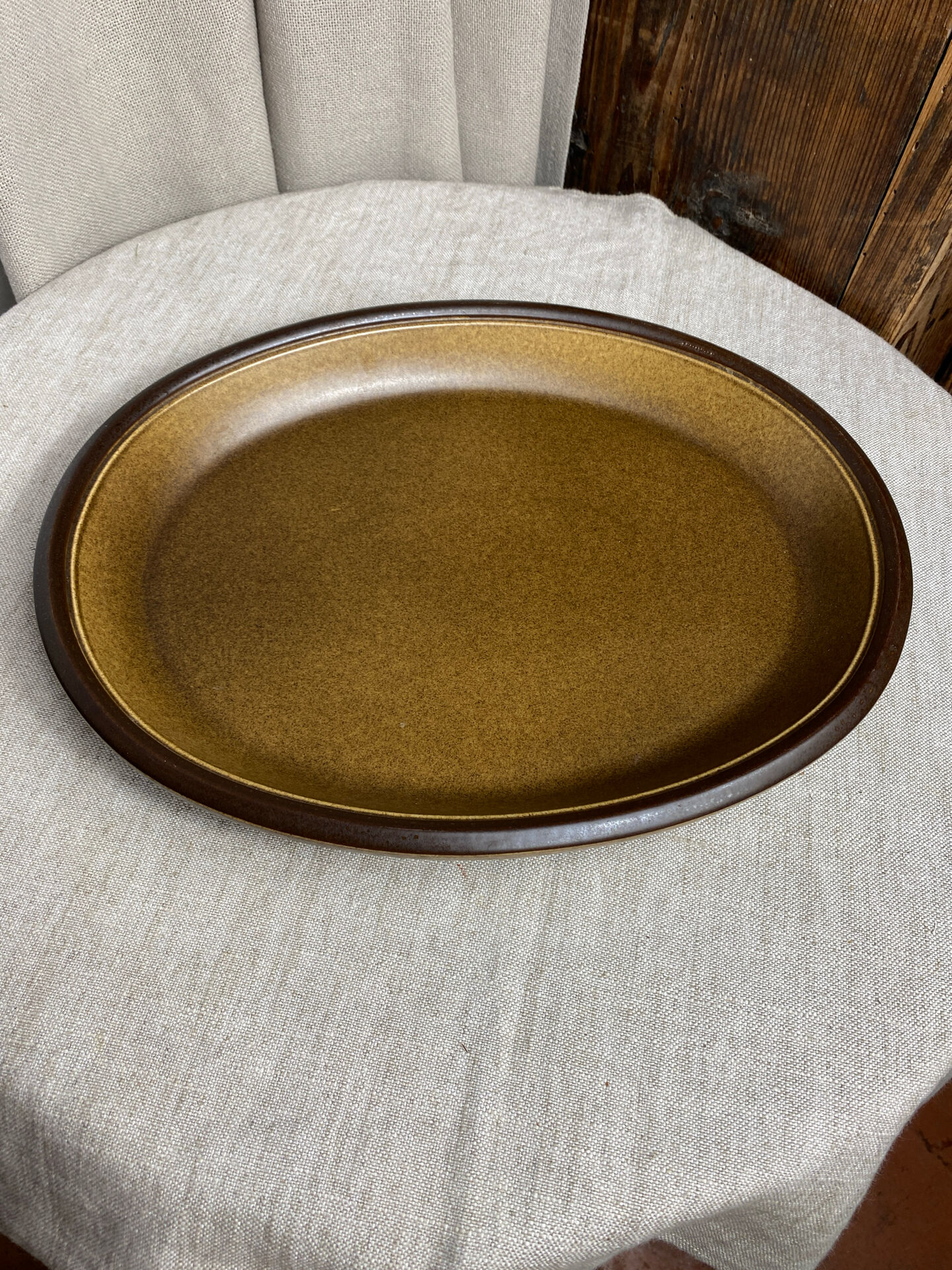 Oval dish in glazed stoneware