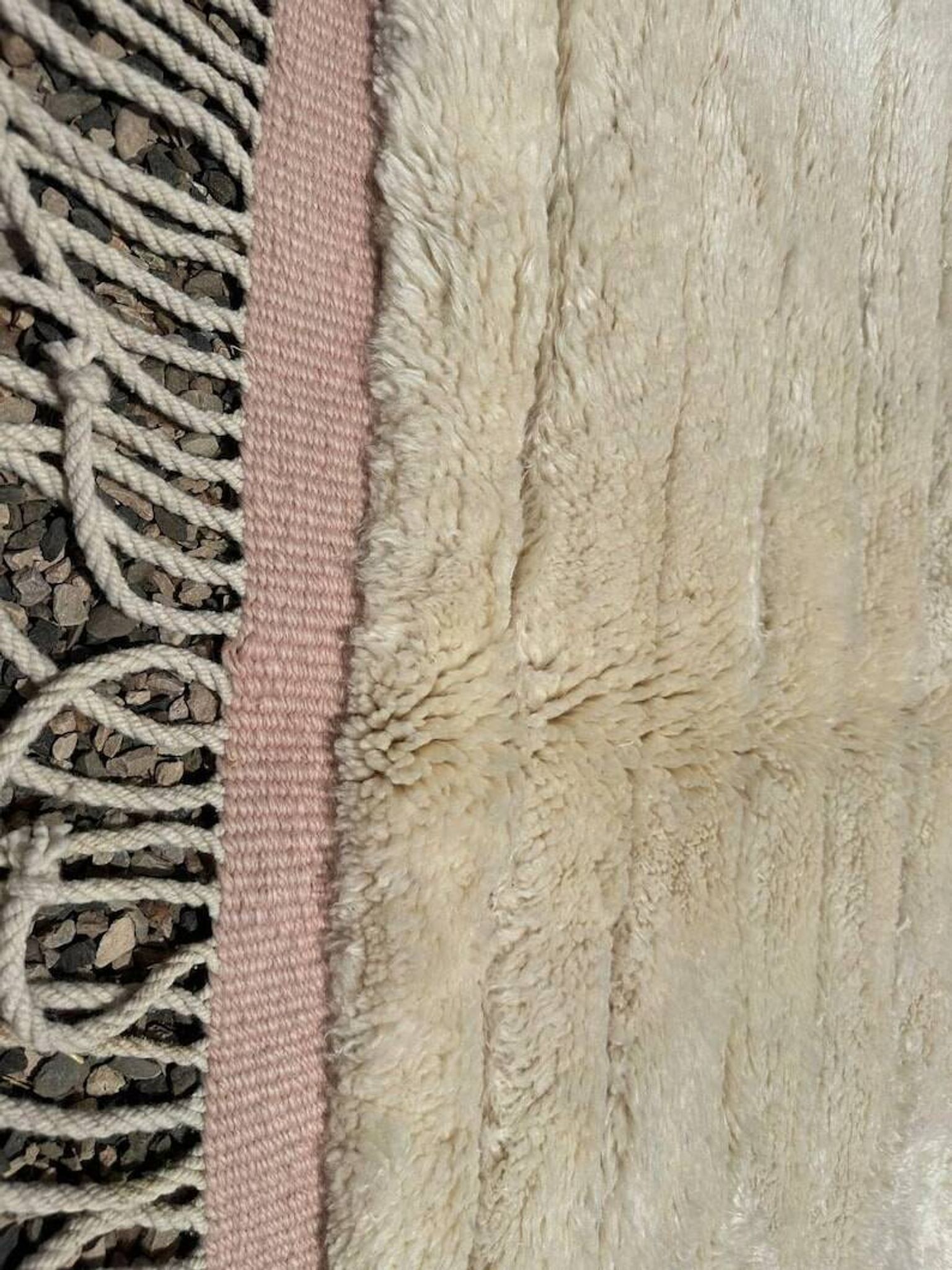 Tapis Mrirt marocain écru et beige 350x250 cm – design minimaliste texturé