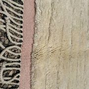 Tapis Mrirt marocain écru et beige 350x250 cm – design minimaliste texturé
