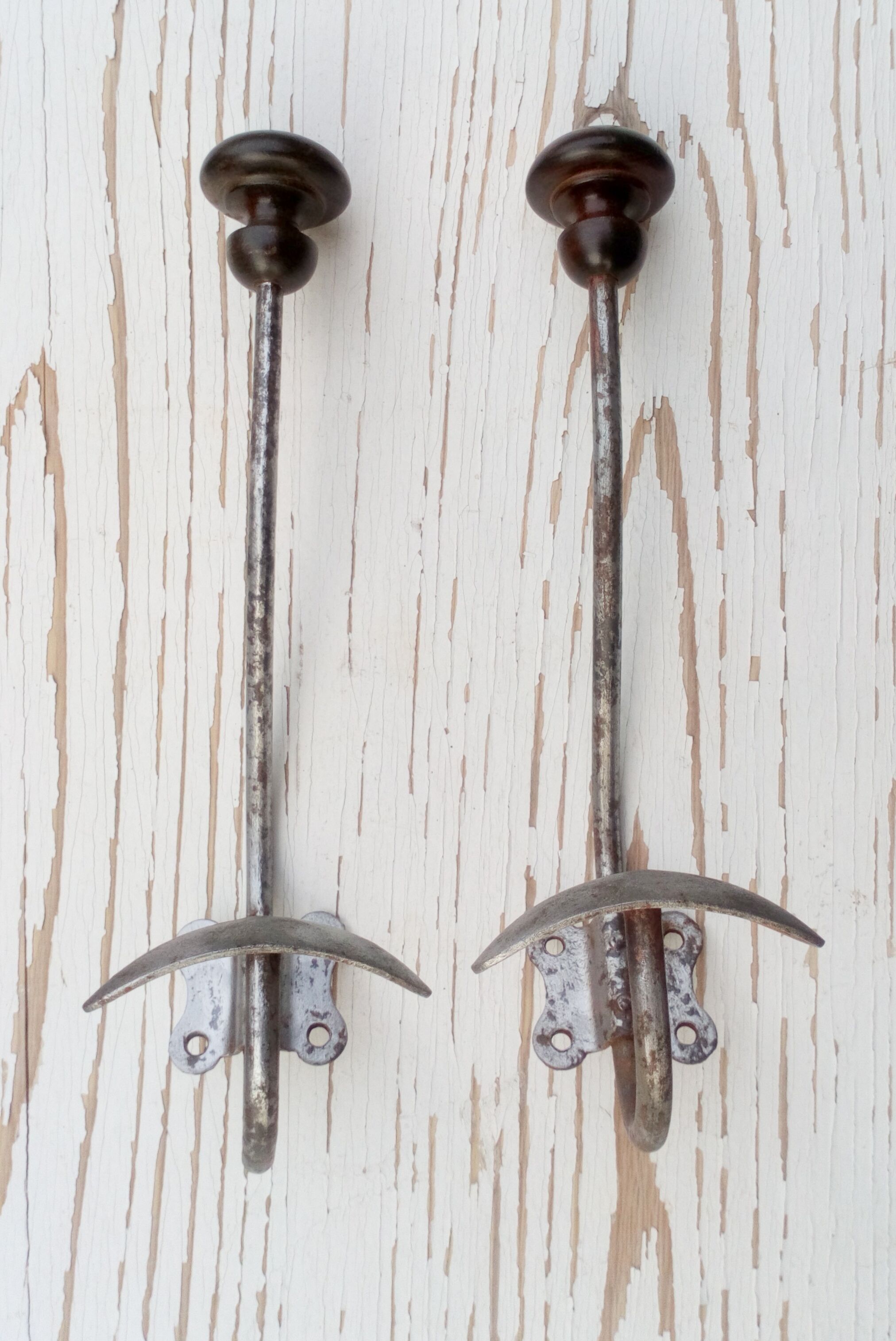 Double hooks in metal and wood
