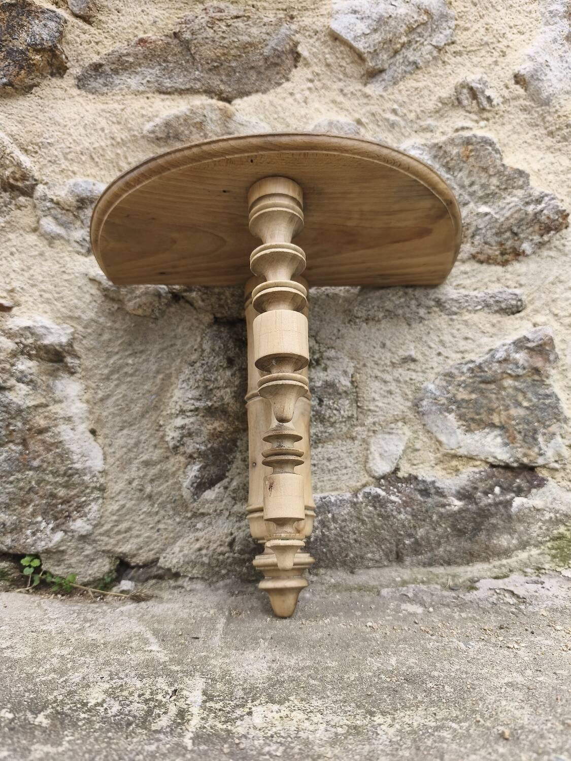 Wooden shelf from the late 19th century