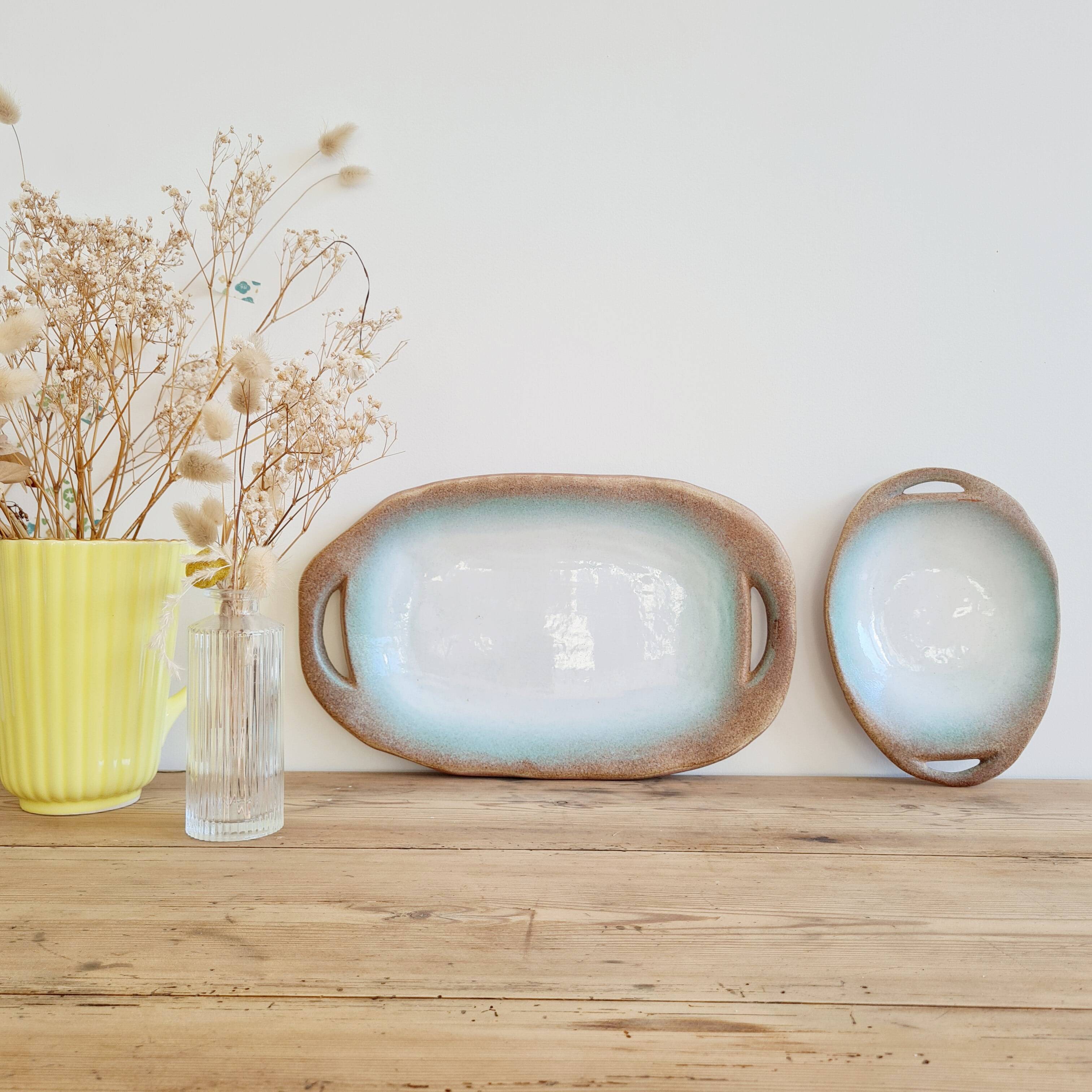 2 blue stoneware dishes
