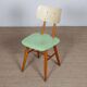 Chaise verte produite par Ton dans les années 1960
