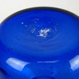 Pichet bleu en verre soufflé artisanal