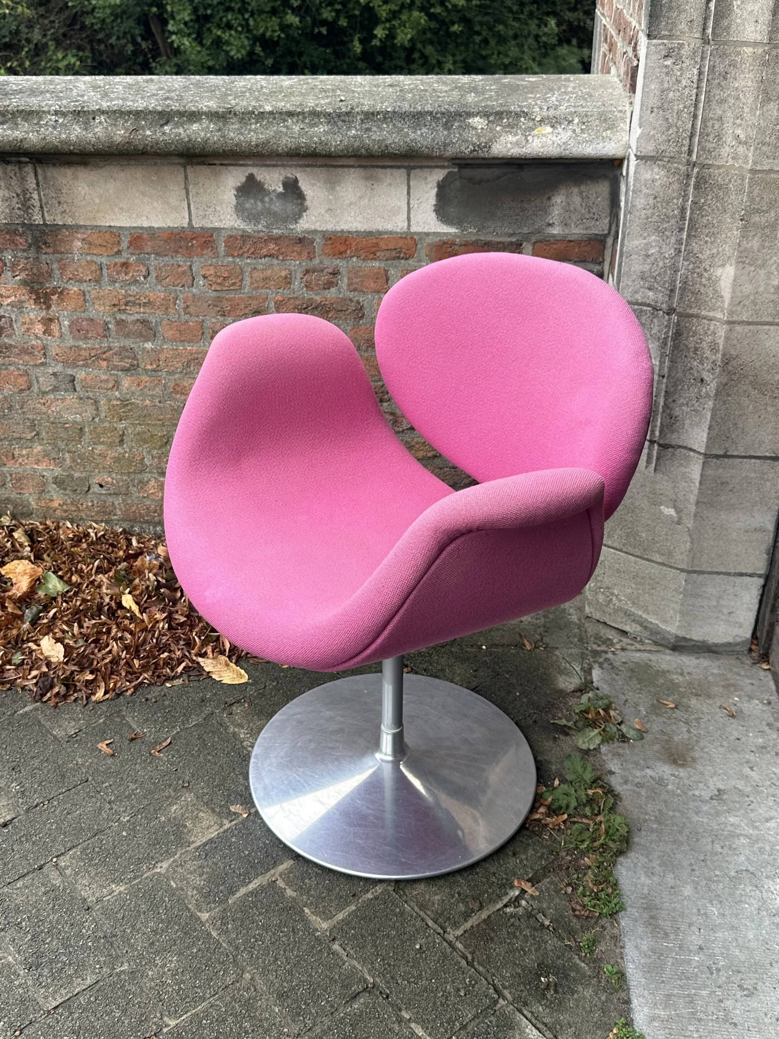 Little Tulip swivel armchair by Pierre Paulin