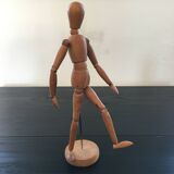 Articulated wooden mannequin