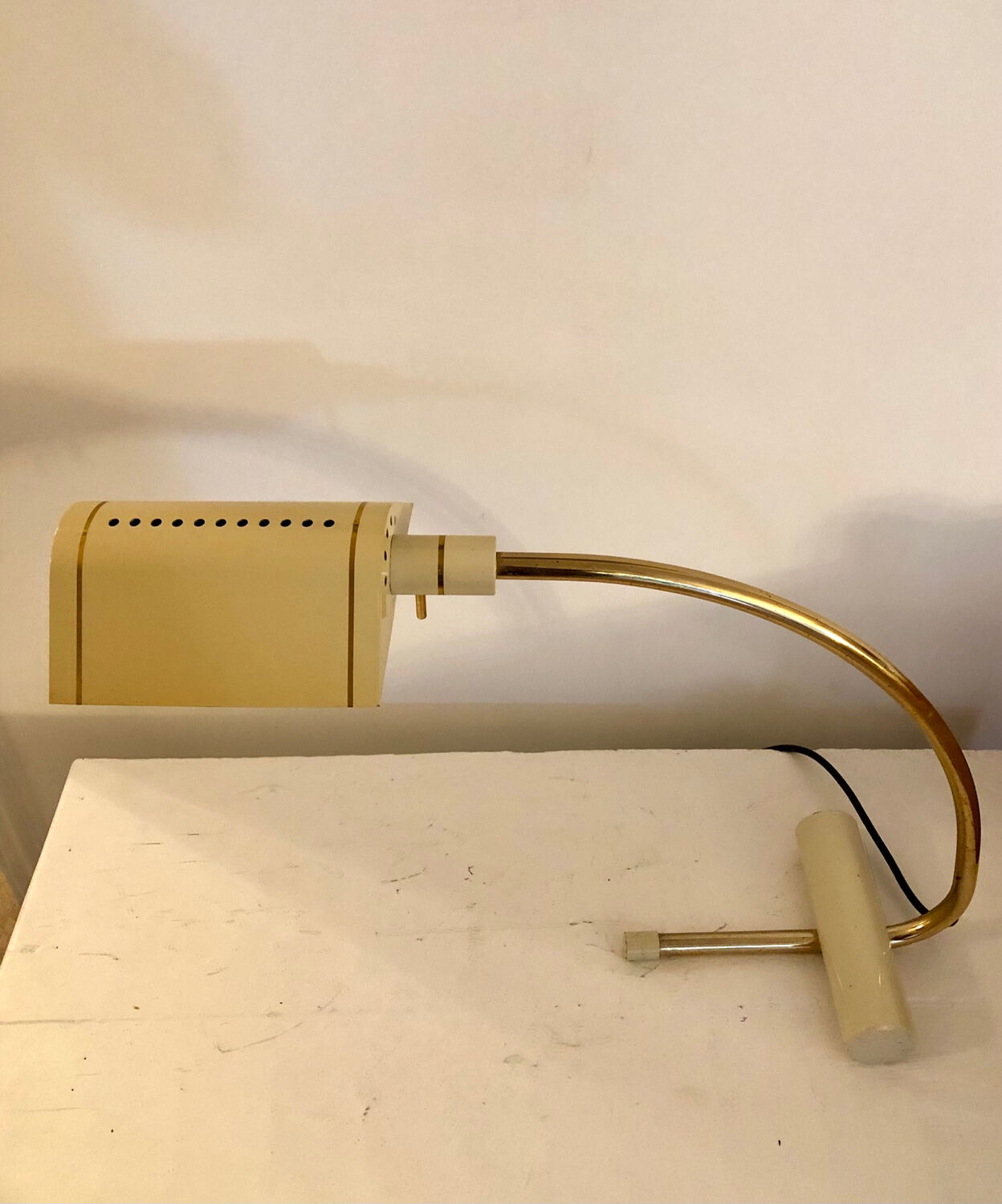 Vintage Italy brass articulated desk lamp.