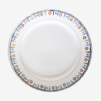 Round dish and flat Terre de Fer, Saint Amandinoise, 1930