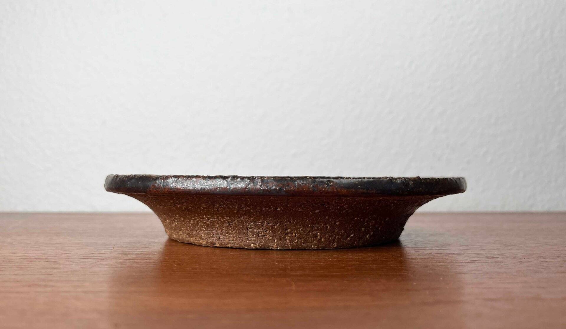 Bowl in studio pottery from mid-century Danish by Aksel Larsen for Axella, 1960s.