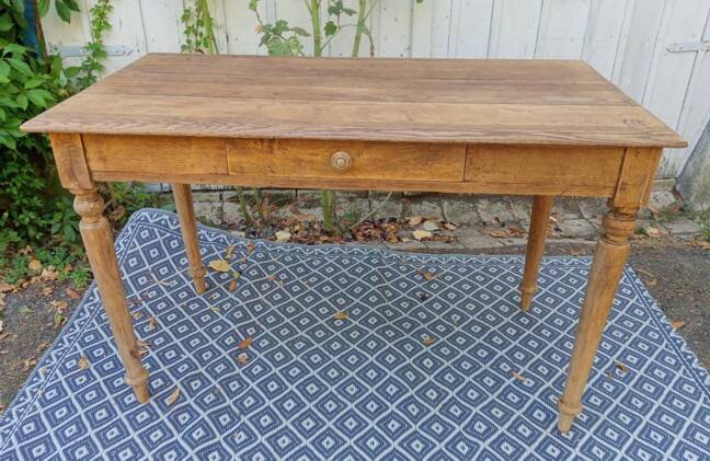 Table / desk