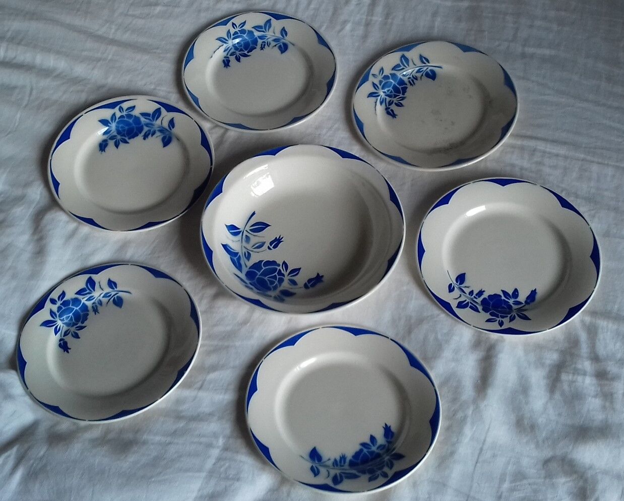 Service Corsica Digoin Sarreguemines 6 assiettes plates et un plat creux bleu