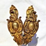 Old curtain kiss in gilded bronze