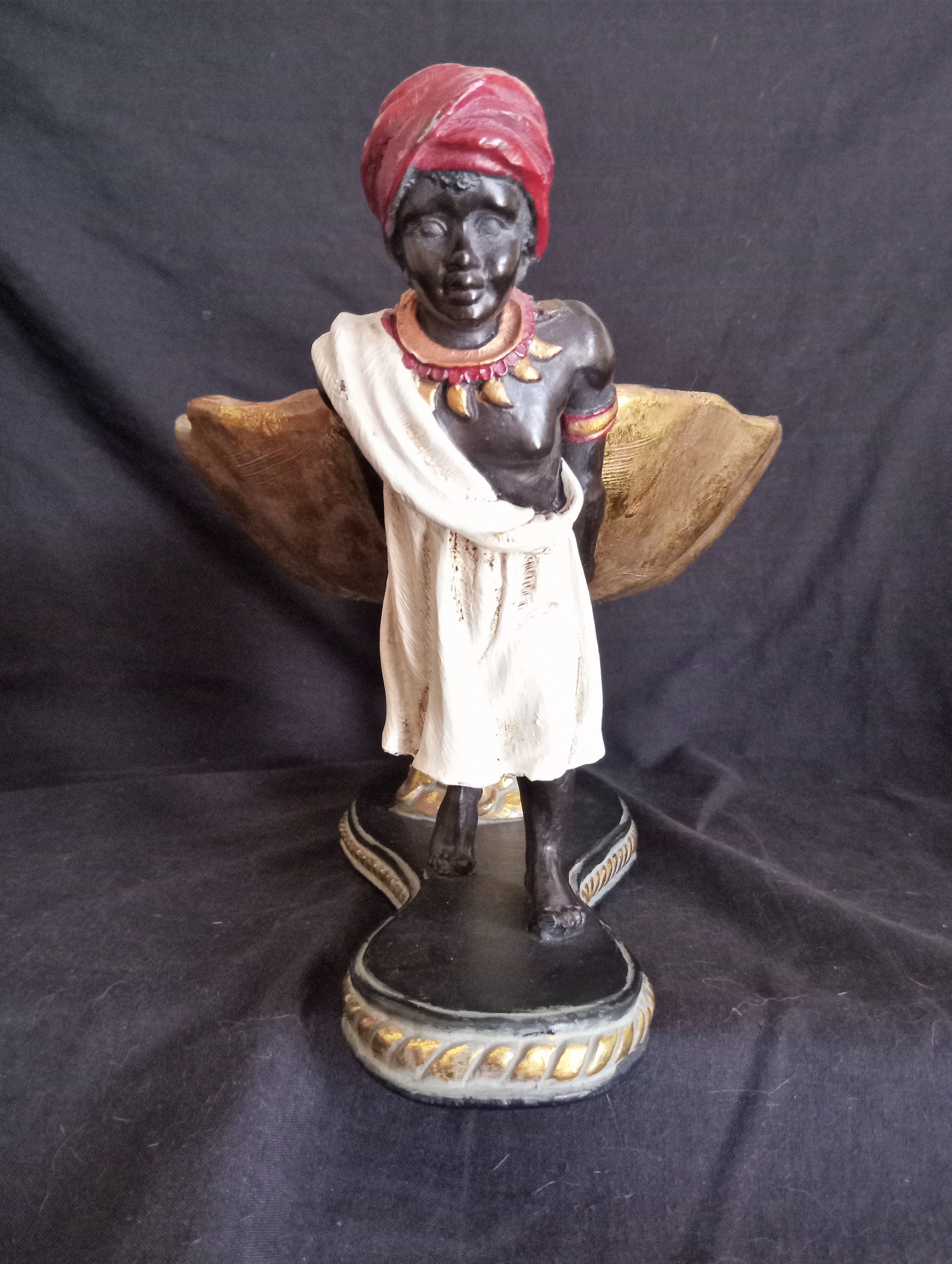 Centerpiece with African characters, plaster, resin and wood