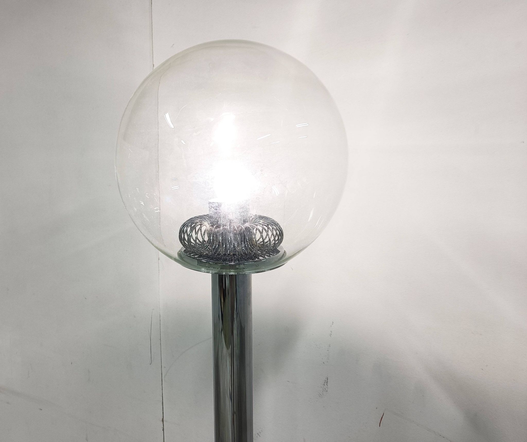 Lampe de sol vintage en chrome et verre, années 1970