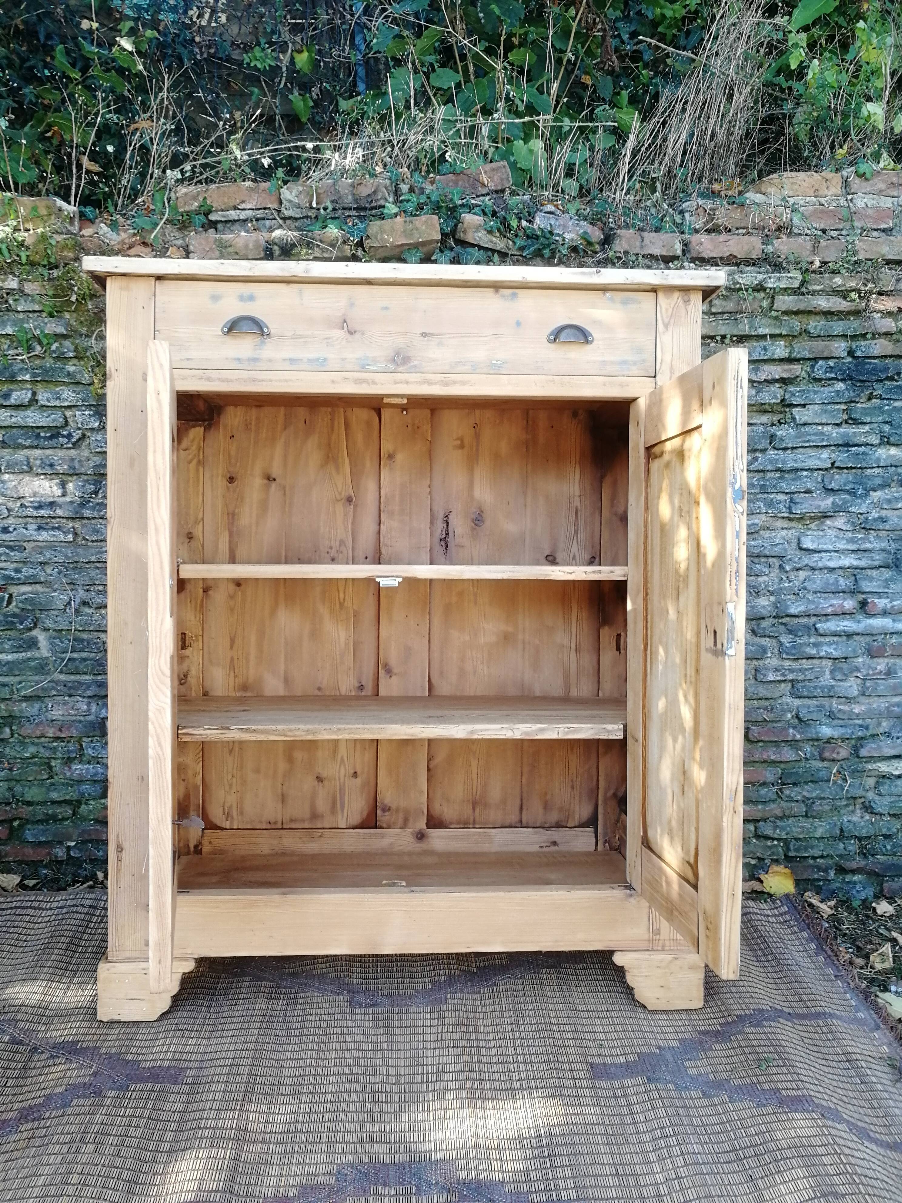 Unique buffet, Gaston, burlap