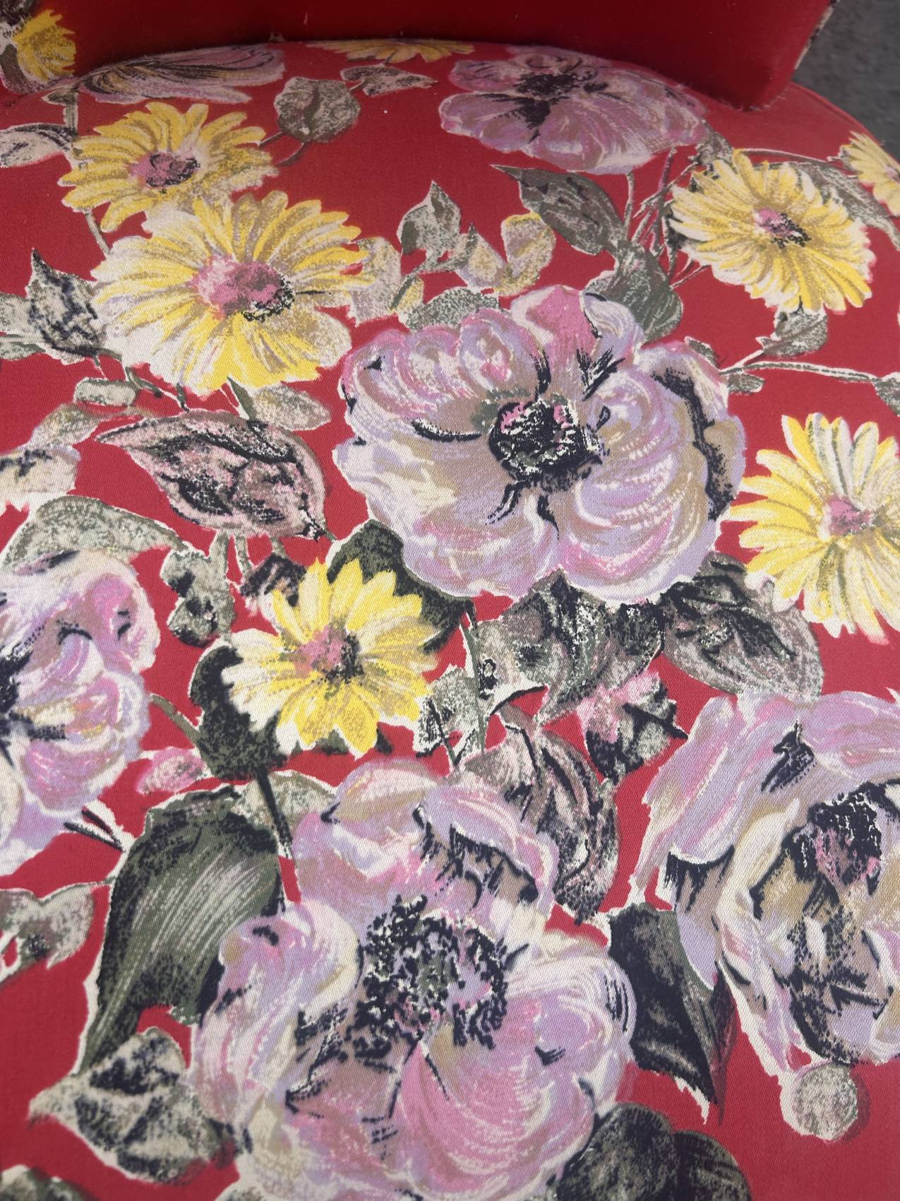 Large vintage floral armchair from the 1960s – unusual and pretty