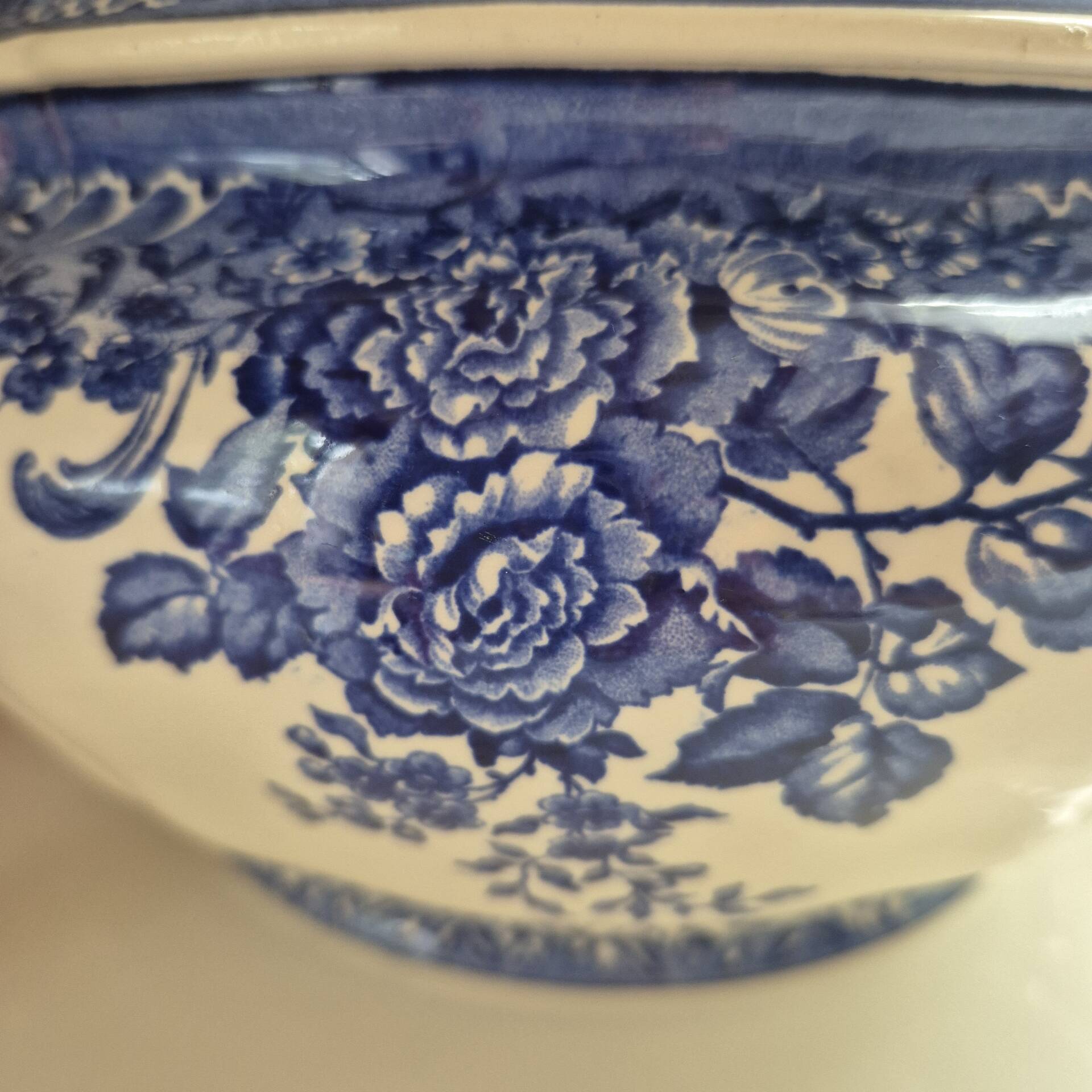 Villeroy and Boch soup tureen model Fides