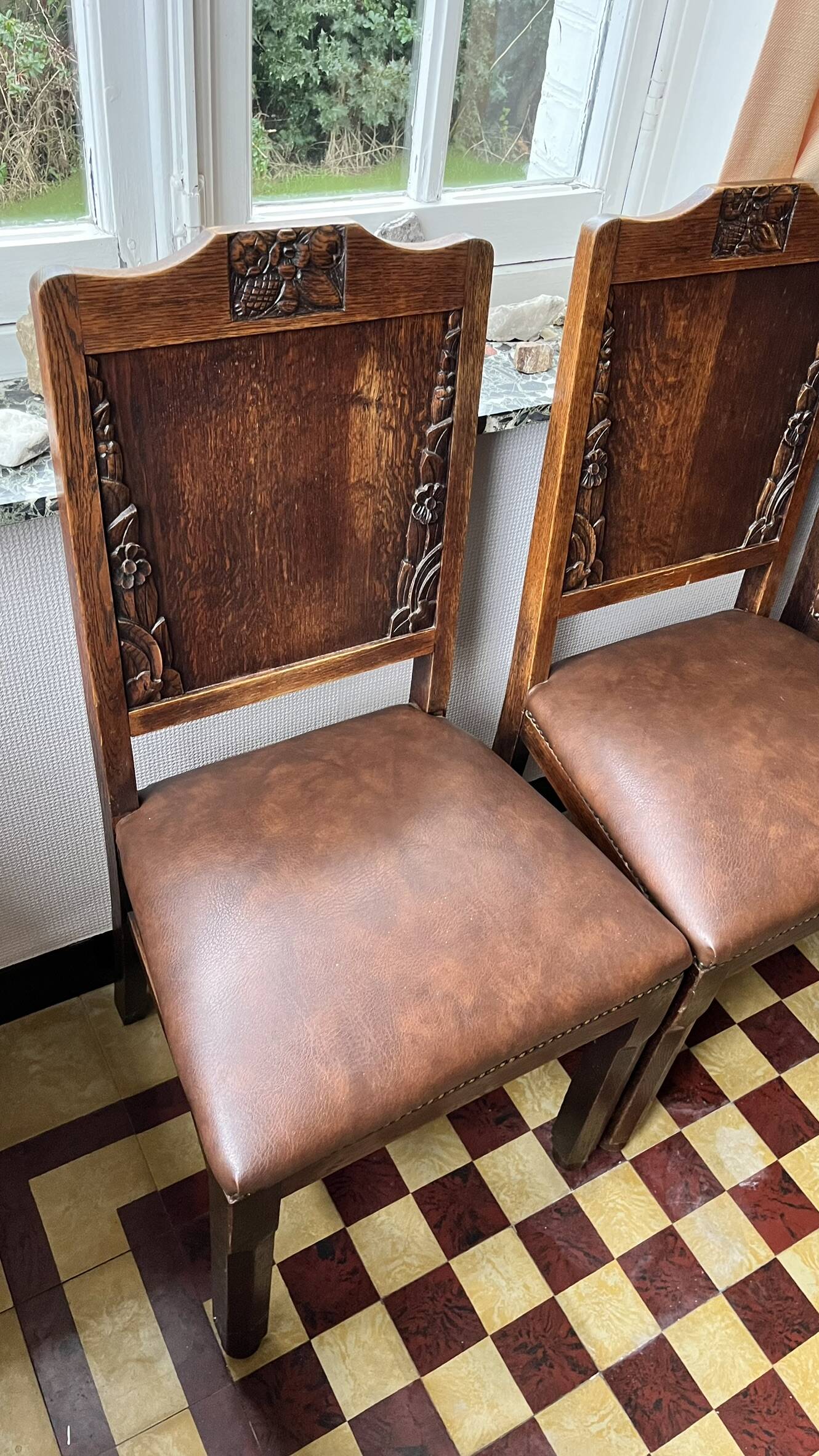 Art Deco extendable oak table with marquetry + 6 chairs – 1920s