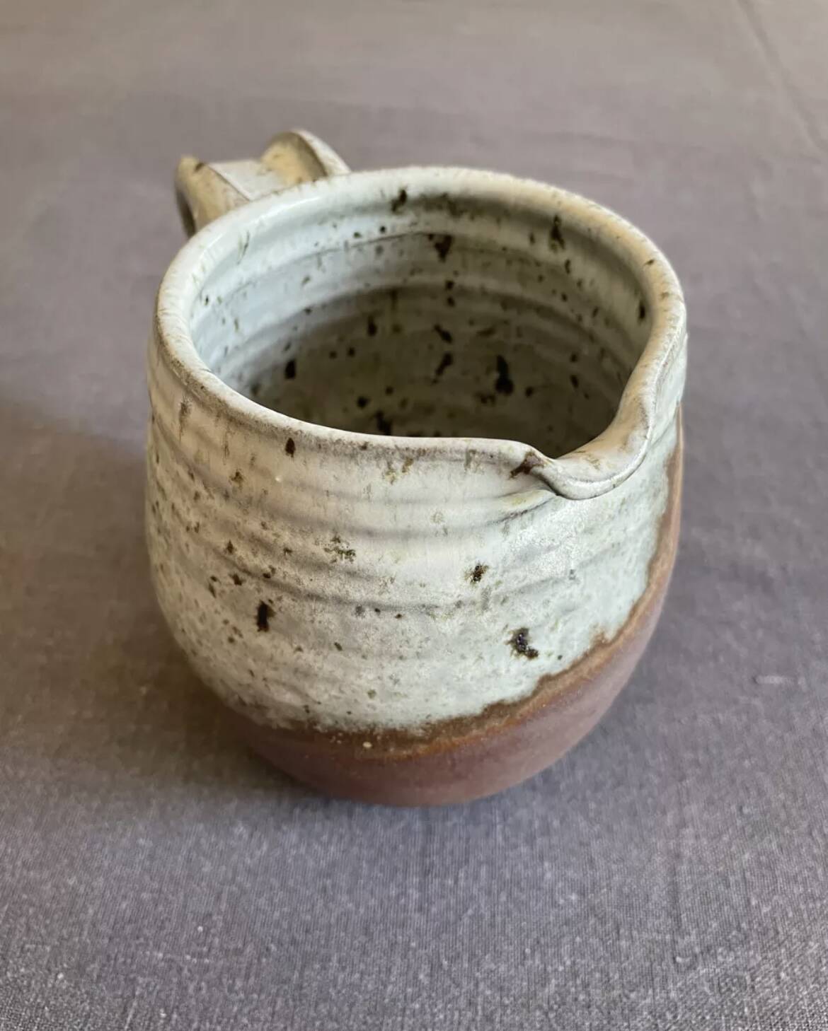 Pot à lait en grès pyrite