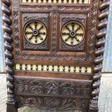 Breton bonnet cupboard in solid oak with 1 door and 1 drawer.
