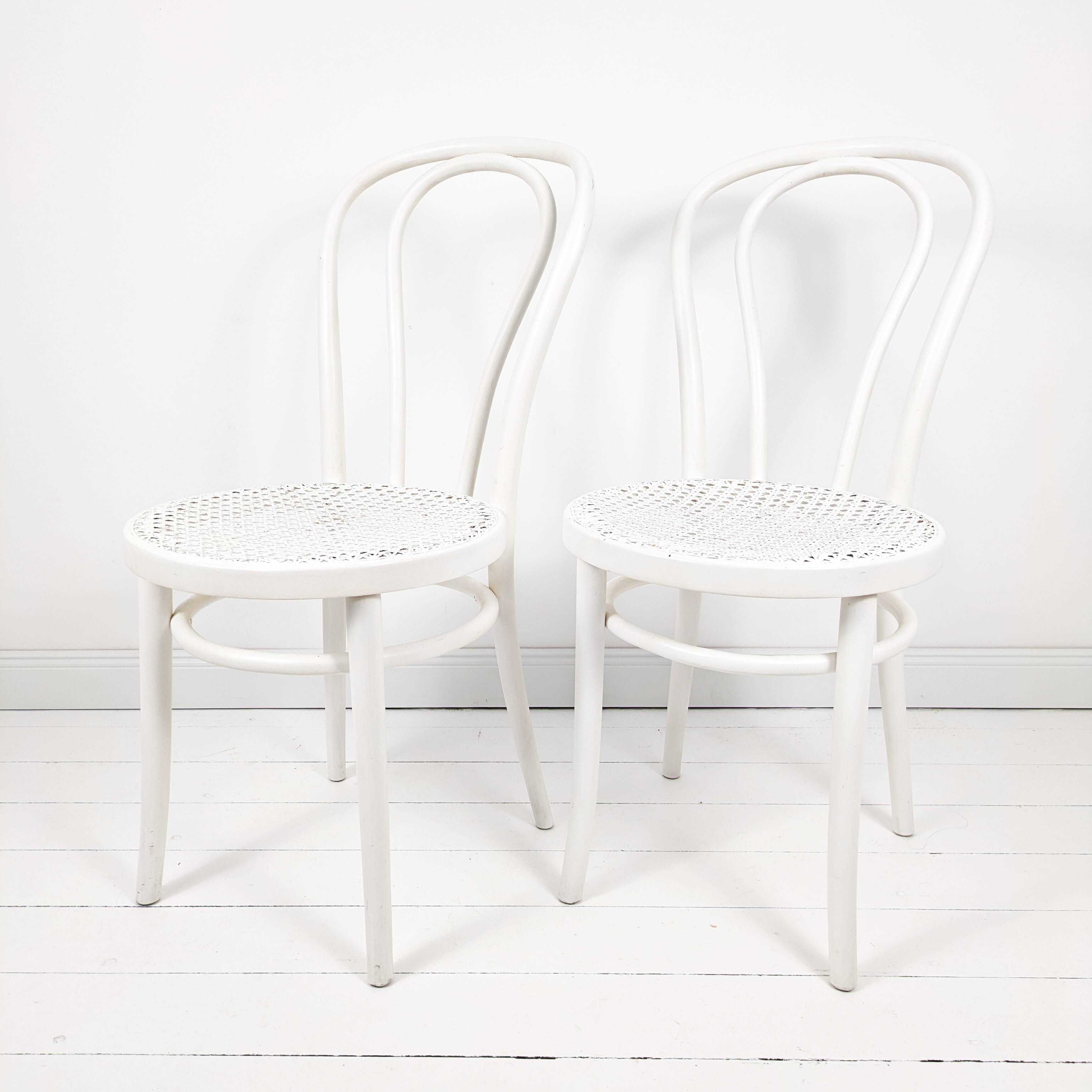 Paire de chaises bistrot vintage bois courbé, style café viennois classique