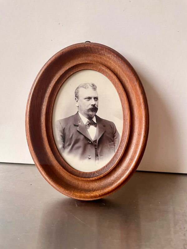 Cadre ovale en bois antique, 19,5 cm x 15,5 cm