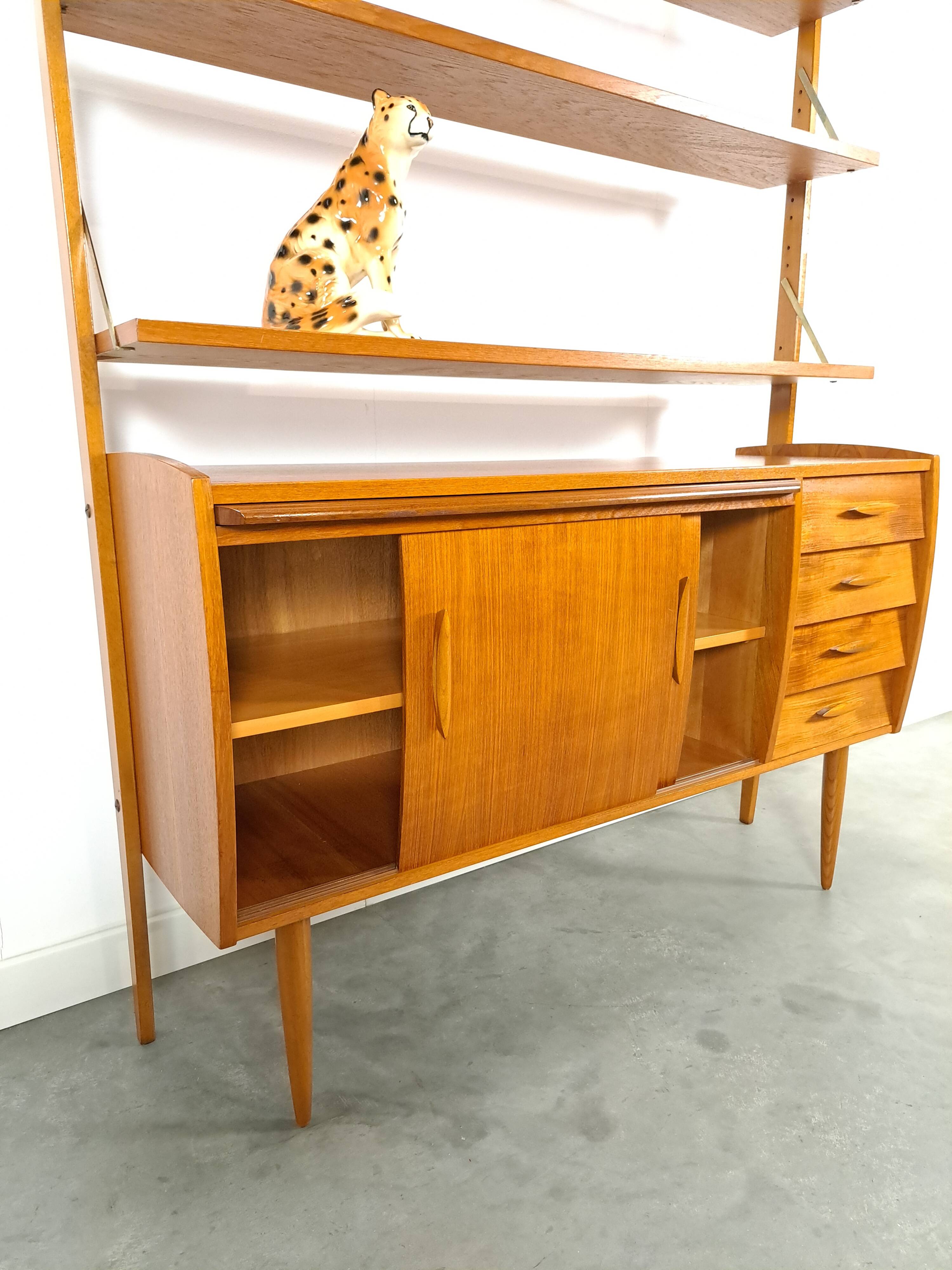 Meuble mural scandinave en teck avec étagères, tiroir et bureau