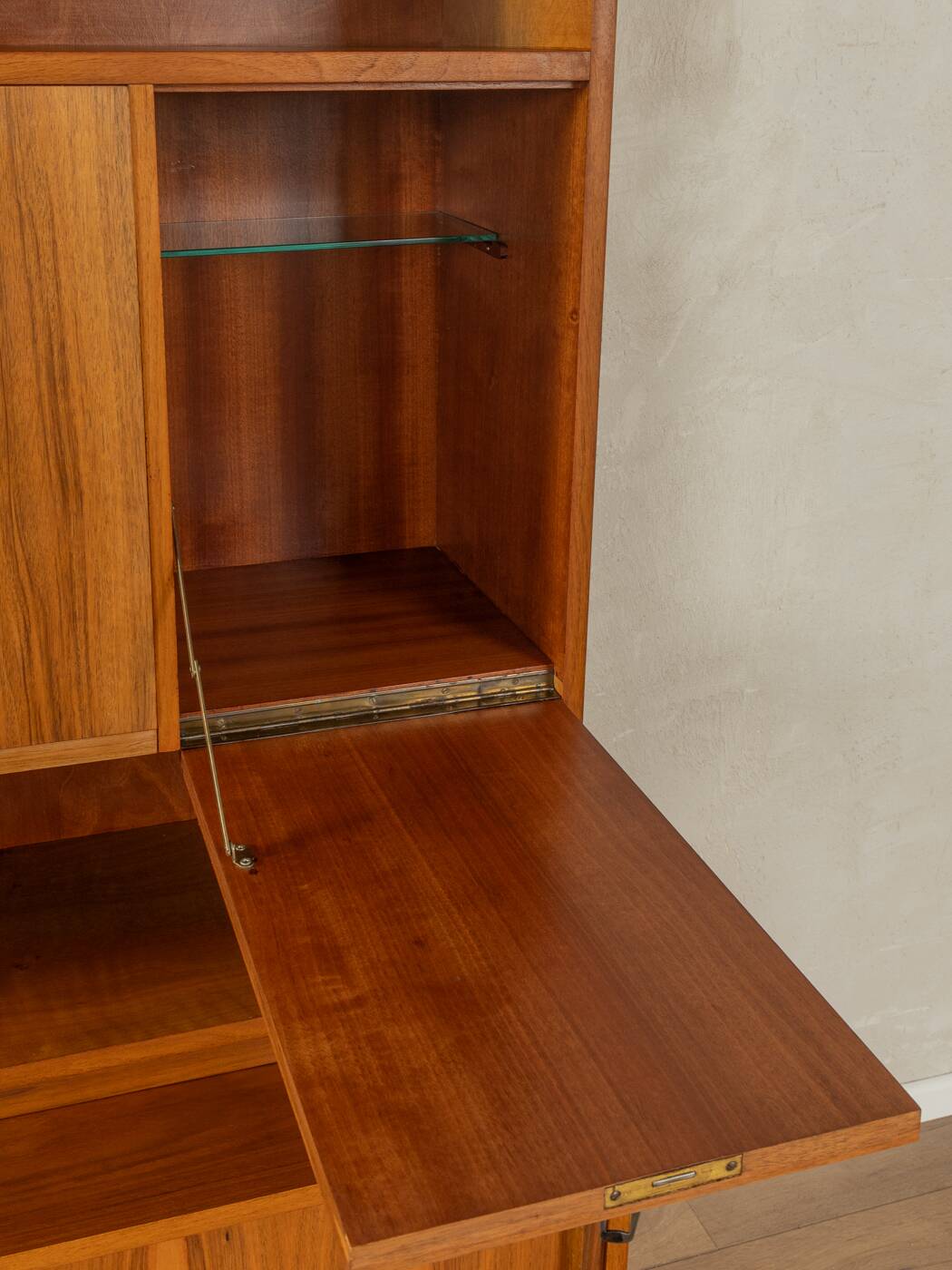 1960s Bureau, Secretary