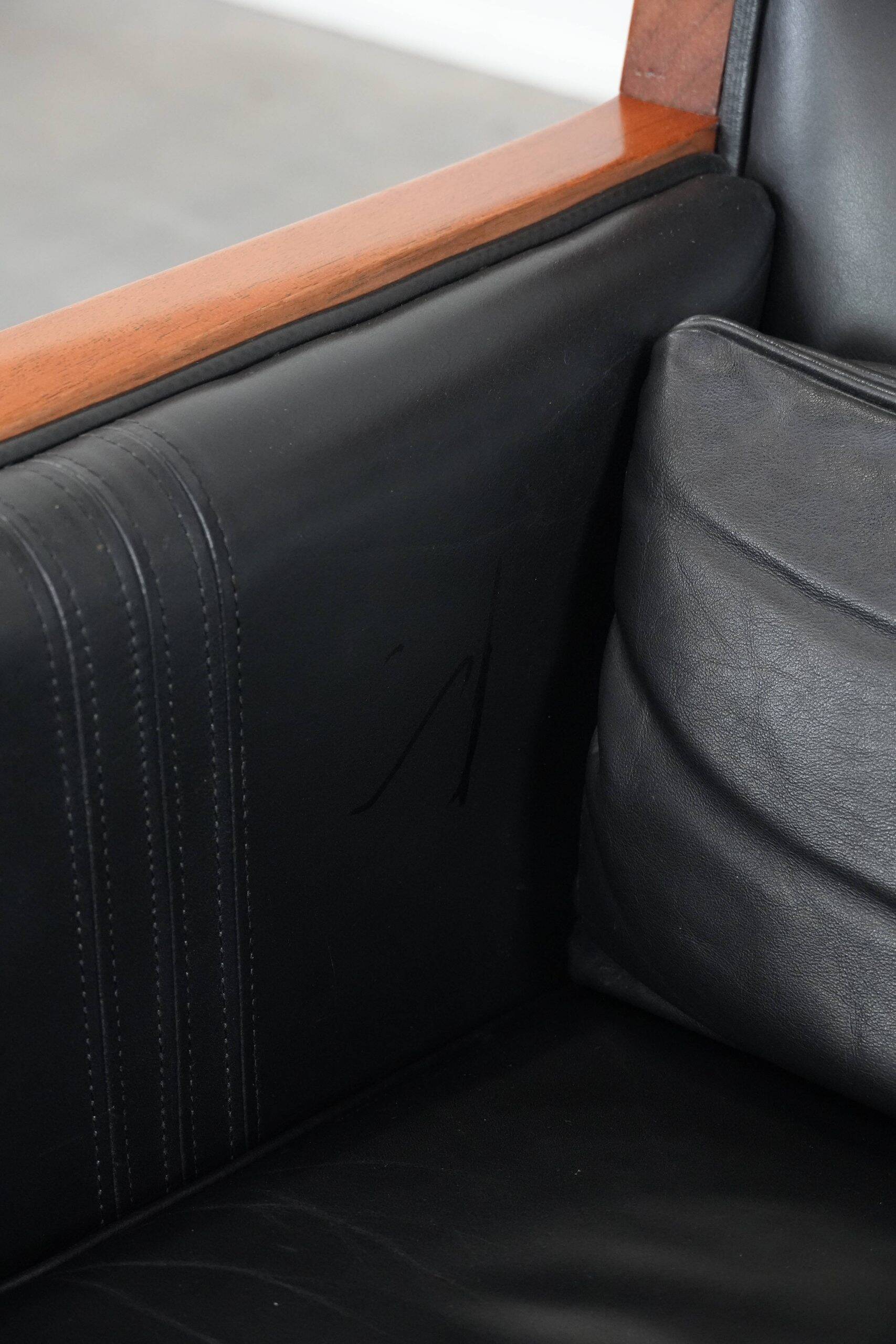 Fauteuil Art Déco en cuir noir et bois