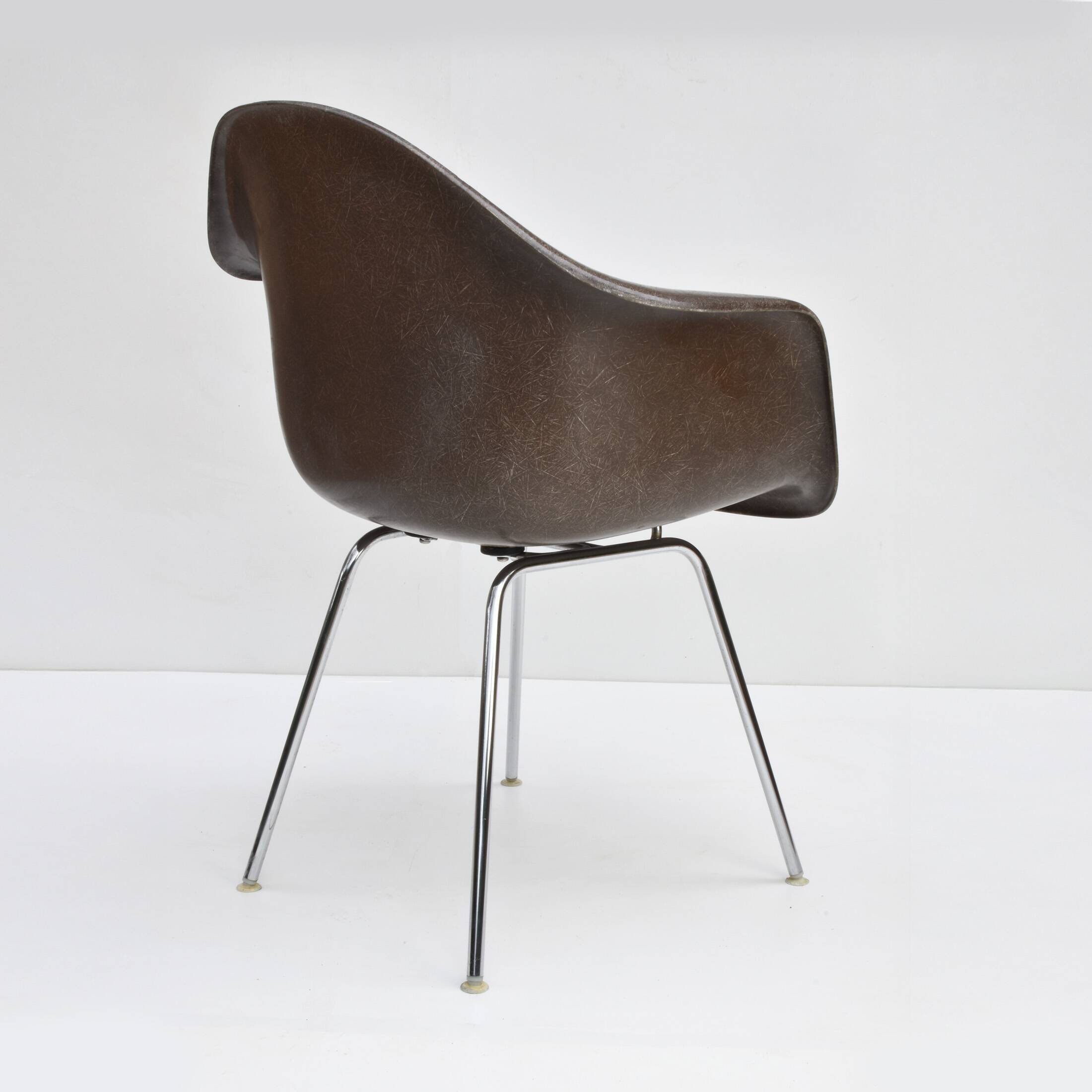Fauteuil Eames DAX fibre de verre édition Vitra des années 60/70